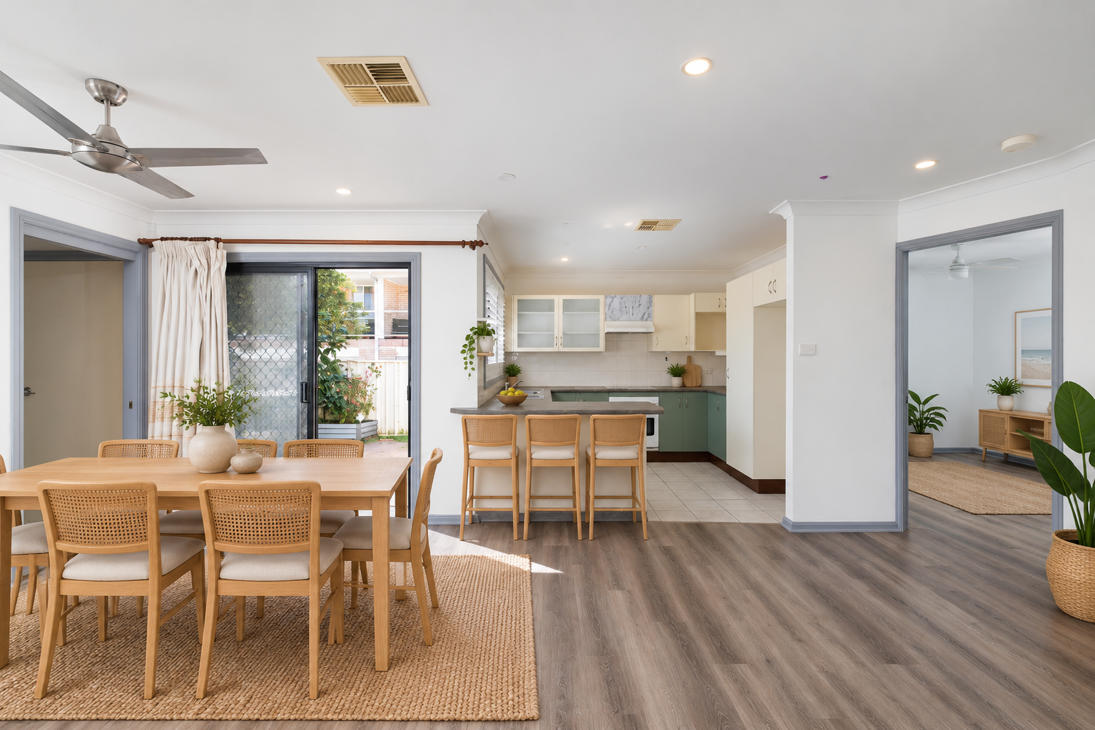 2/2 Helm Close — photo 4 of 15