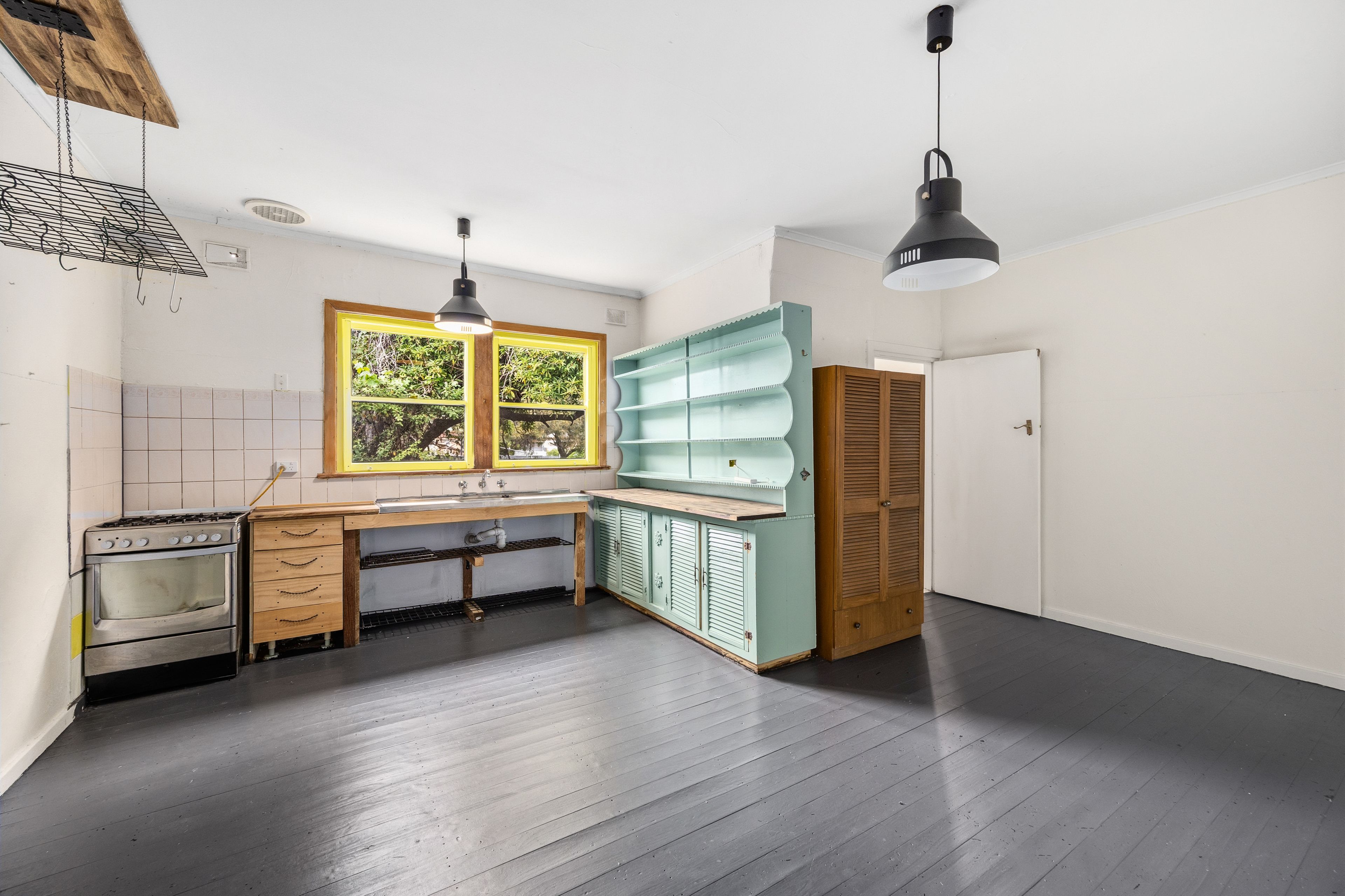 30 Bahloo Avenue — photo 3 of 11