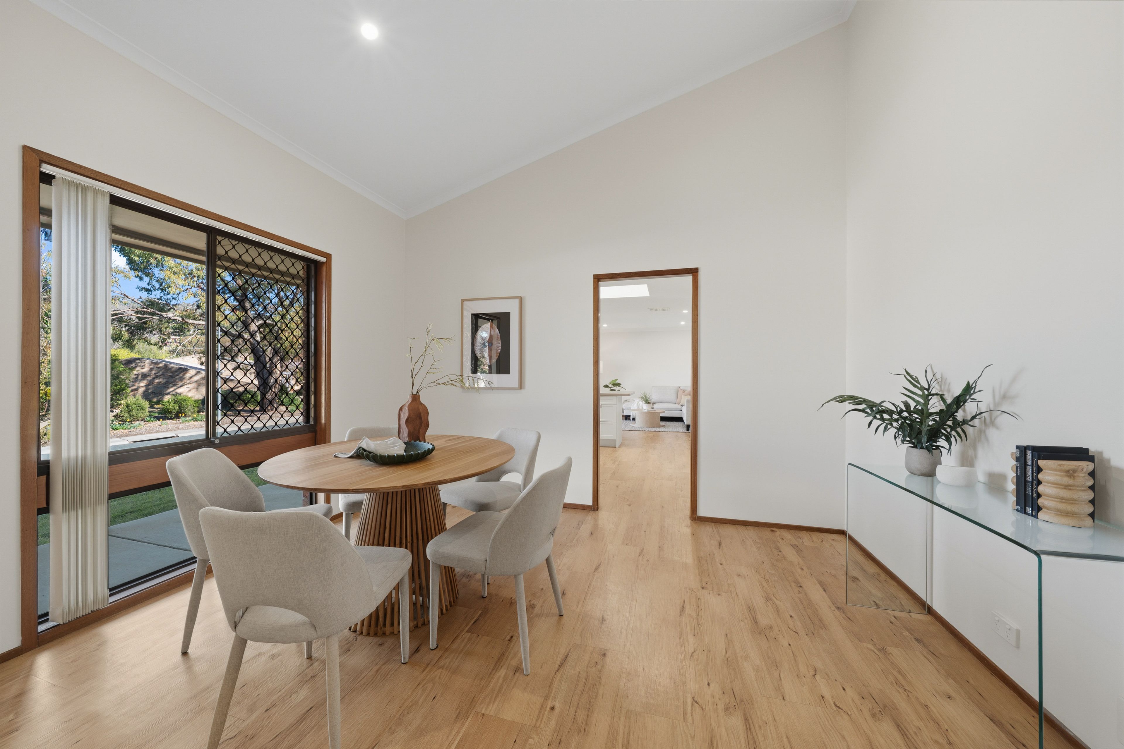 16 Merriman Crescent — photo 8 of 27