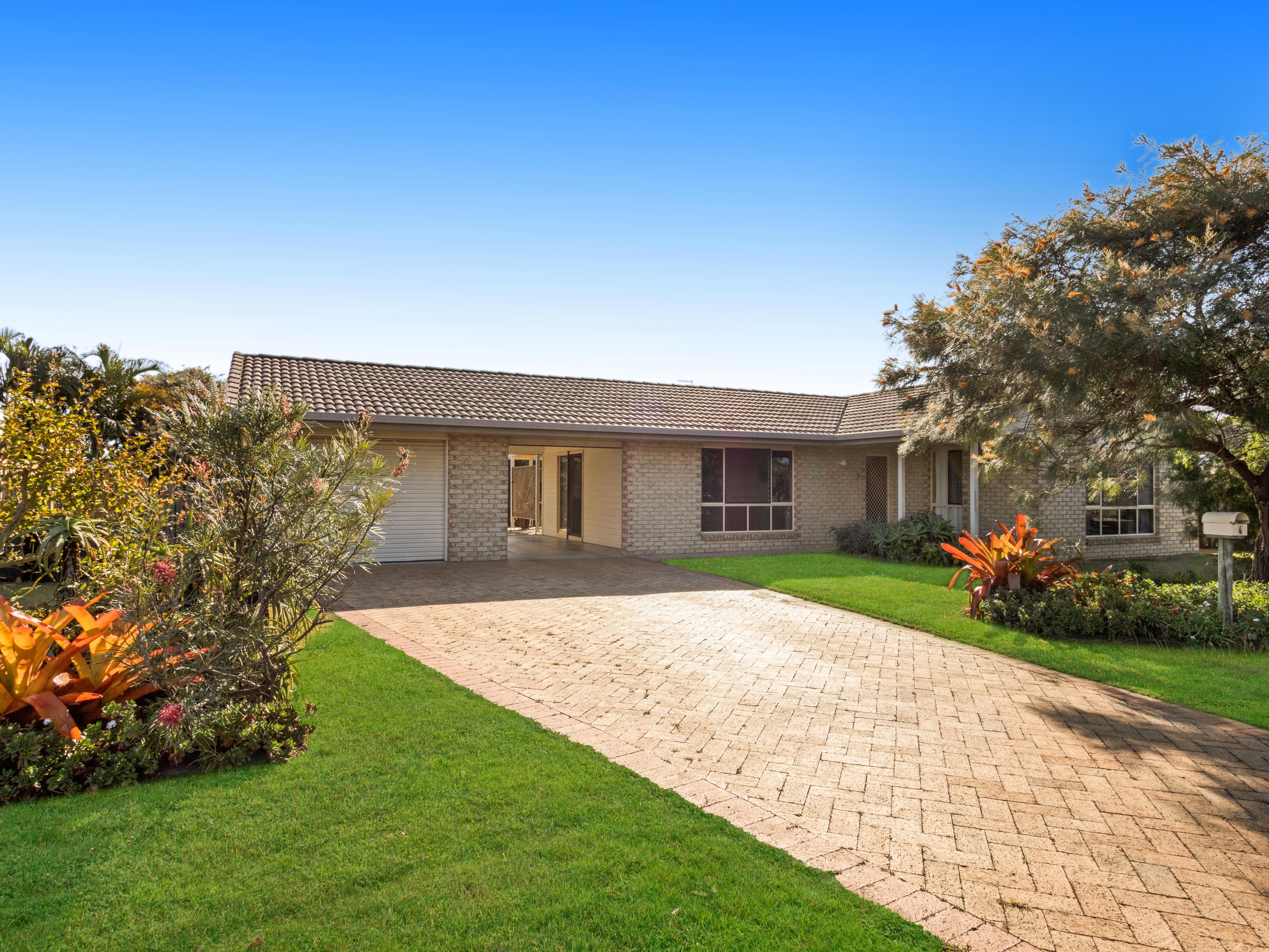 4 Berna Court, Point Vernon, QLD 4655