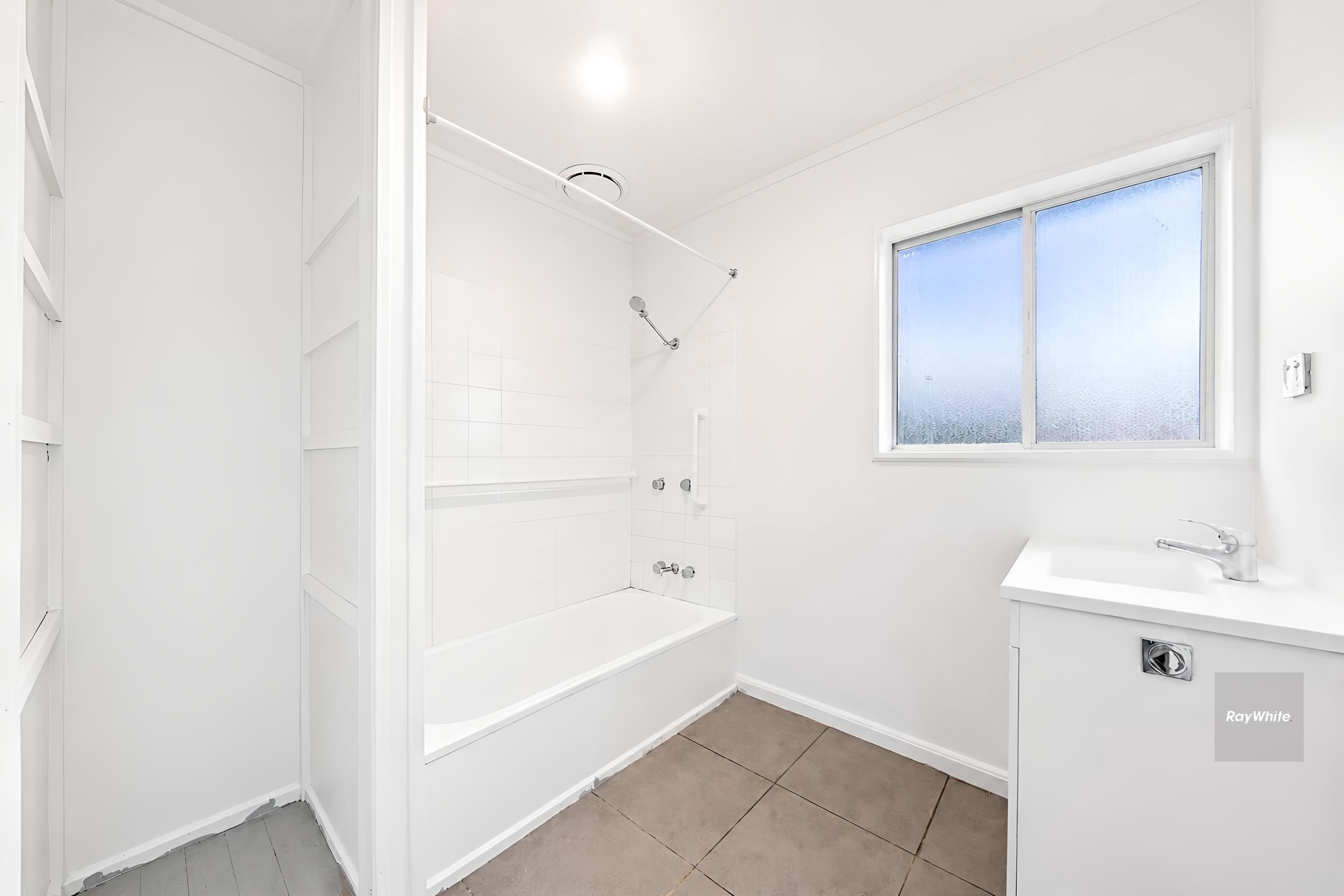 936 Kingston Road — photo 10 of 13