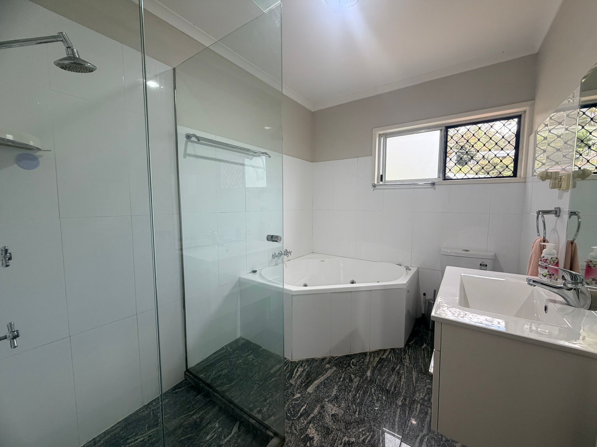 152 Whites Road — photo 8 of 11