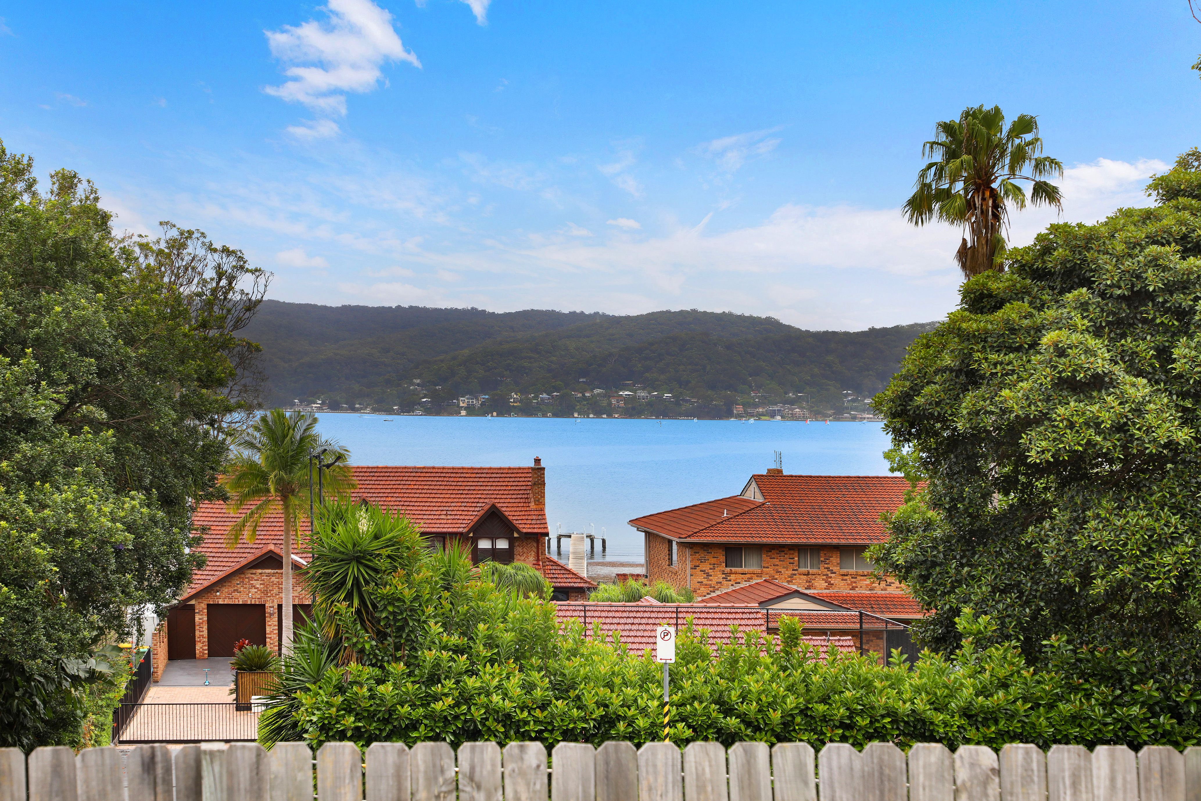 8 Cudgee Close, Green Point NSW 2251