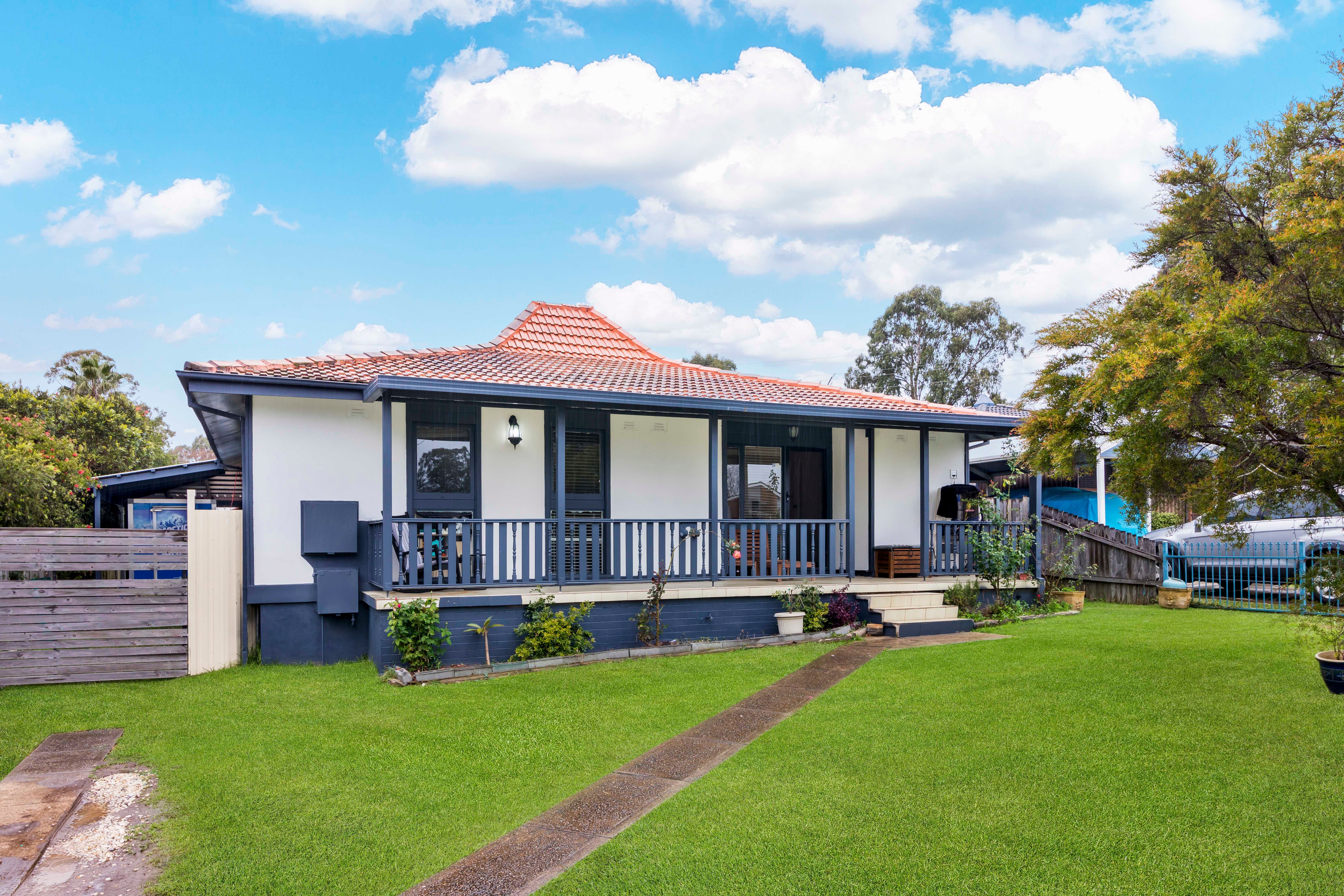 3 Eurabbie Place, Macquarie Fields NSW 2564