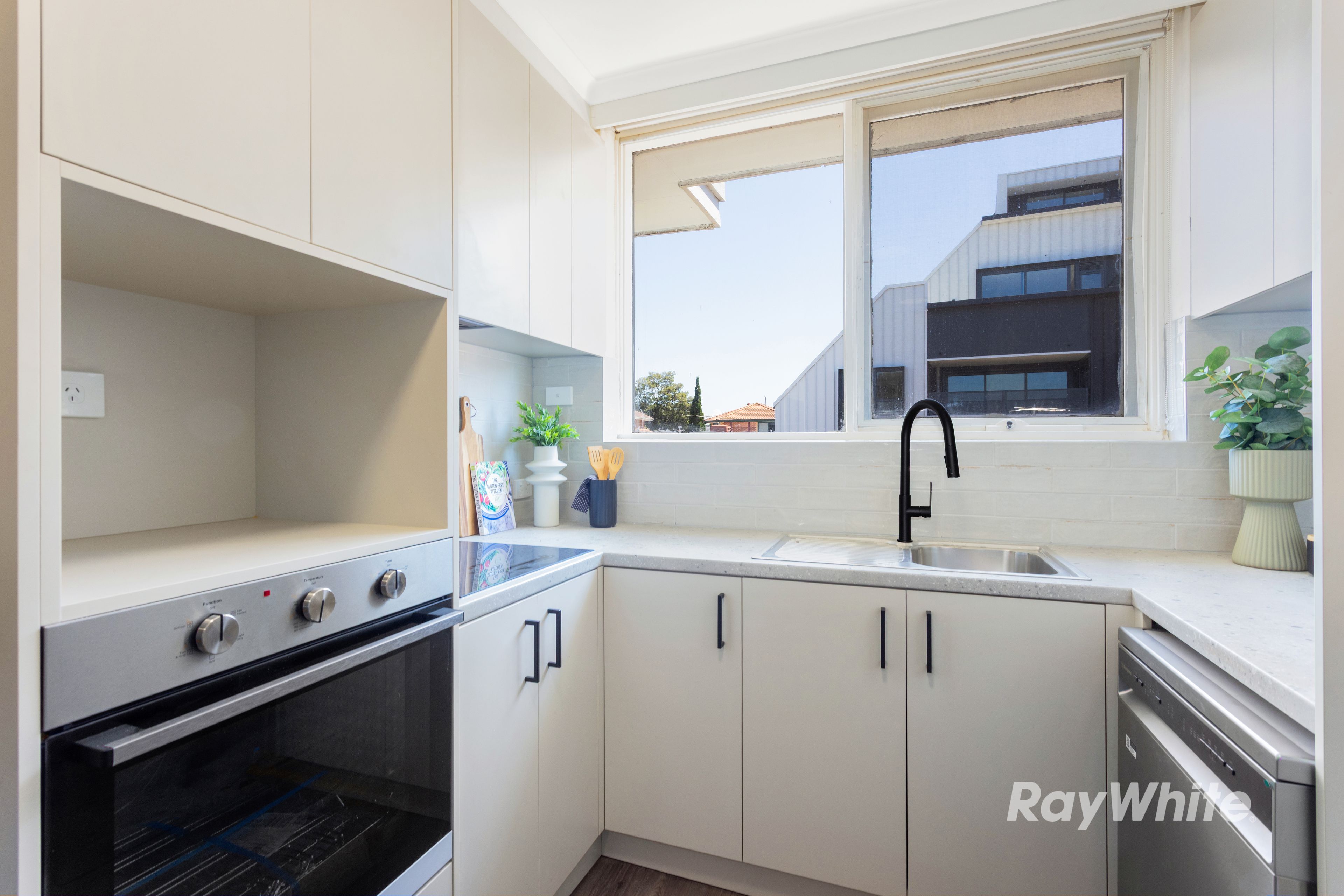 9/13-15 Toolambool Road — photo 8 of 11