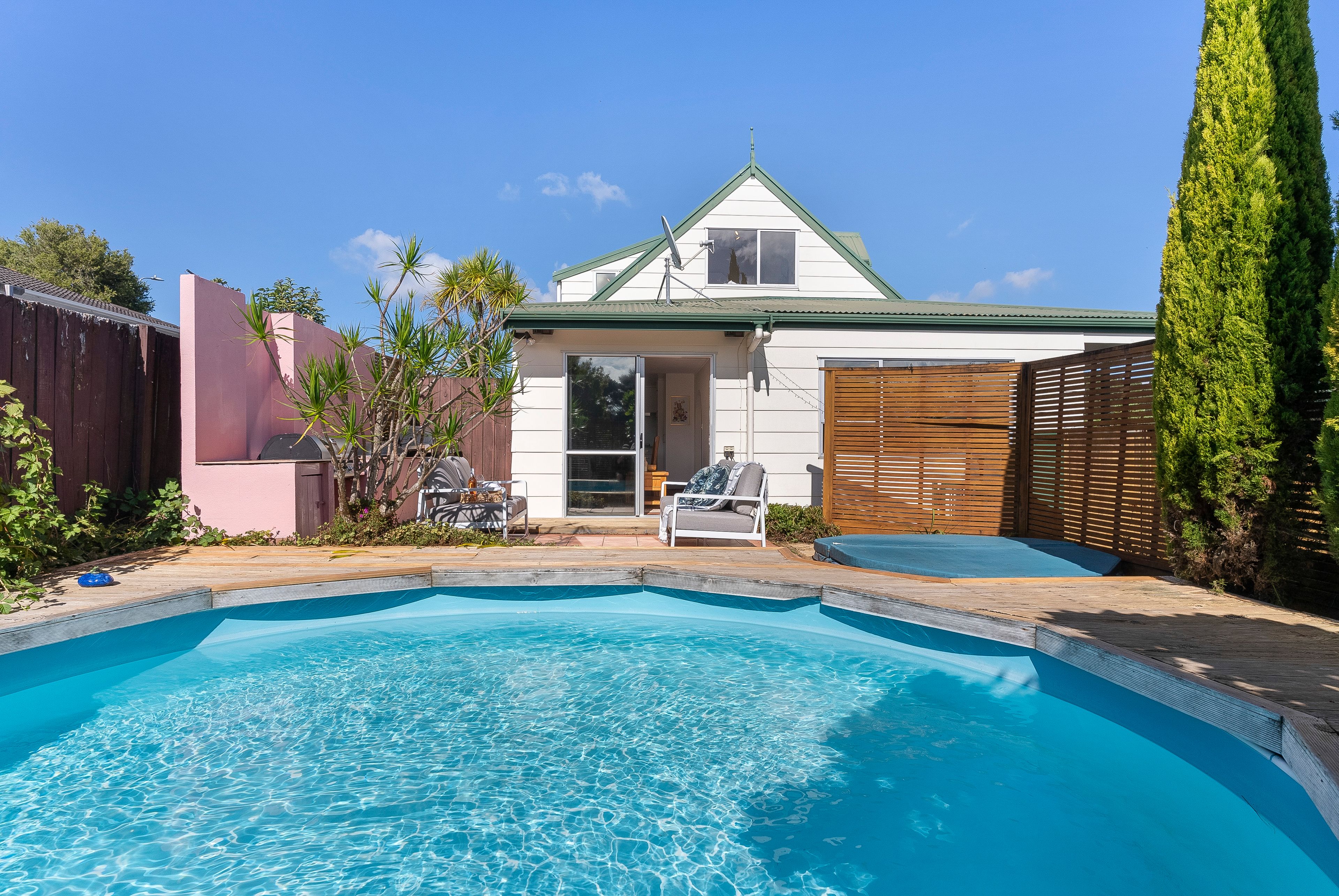 87 Lynn Road, Glenfield, North Shore City