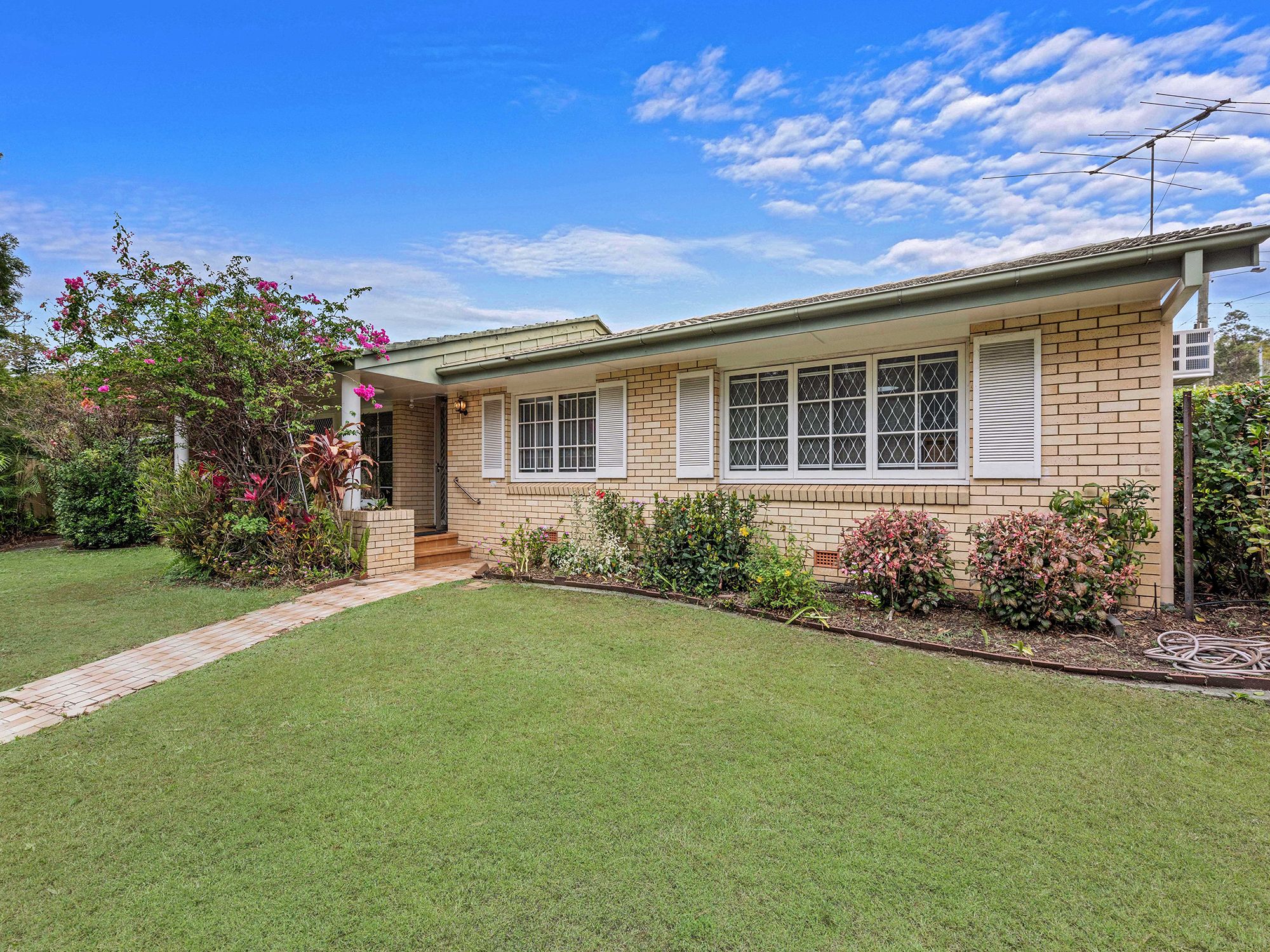 225 Lambert Road, Indooroopilly, QLD 4068