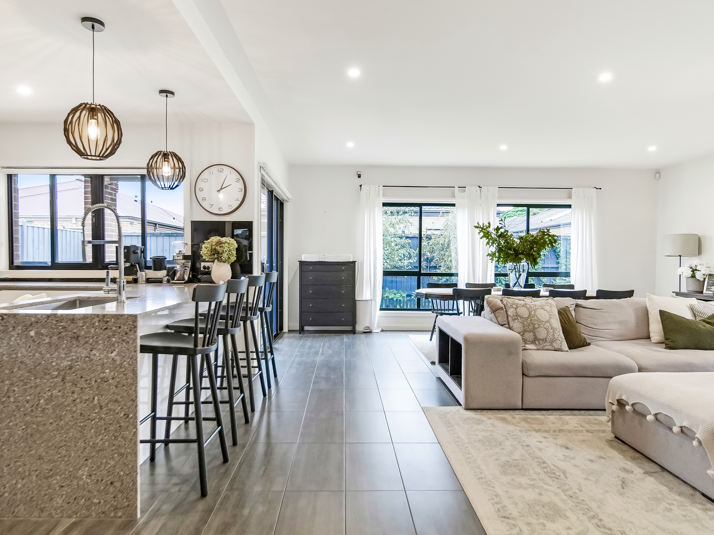 27 Elland Road, Clyde North, VIC 3978