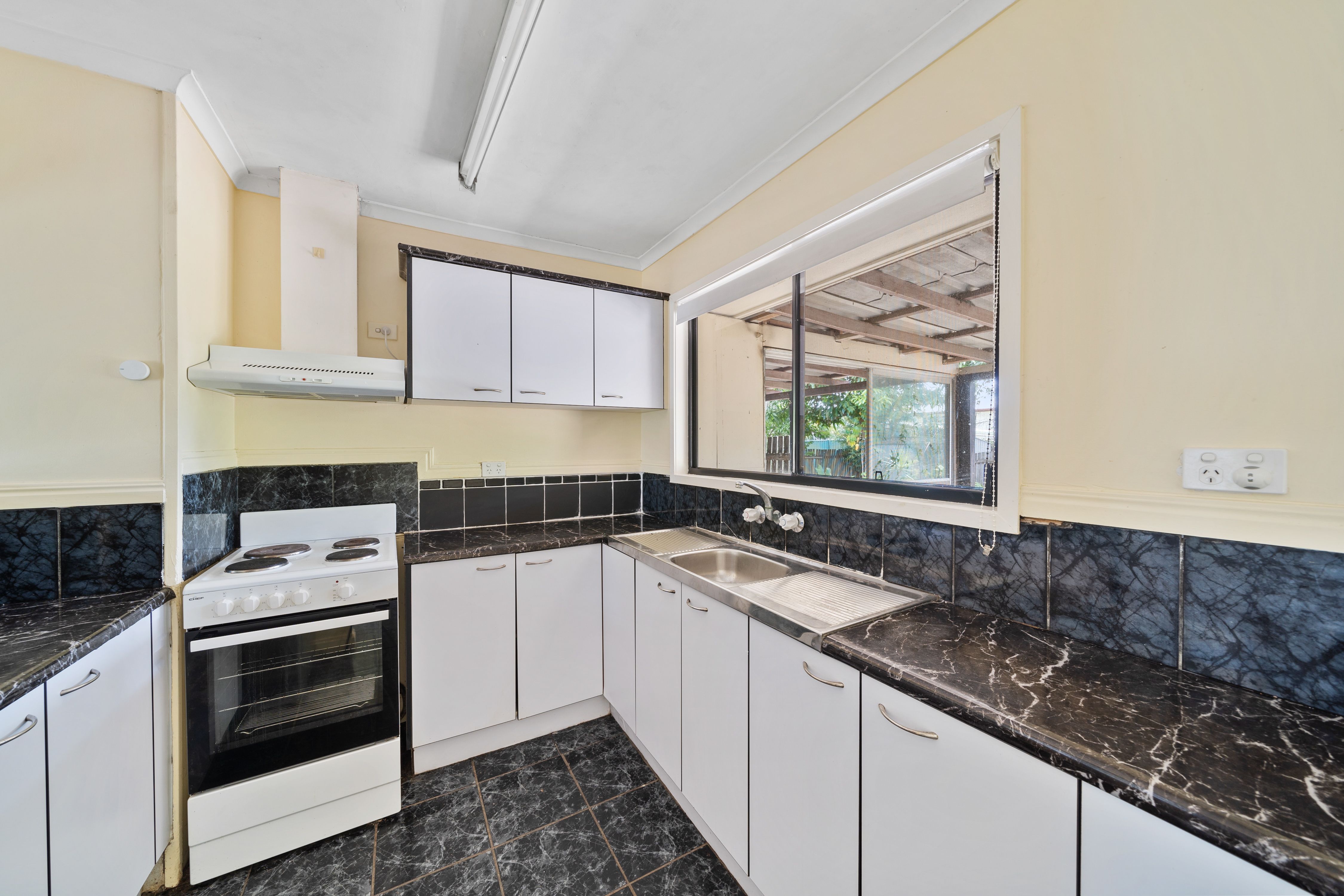 17 Yolla Street — photo 3 of 9