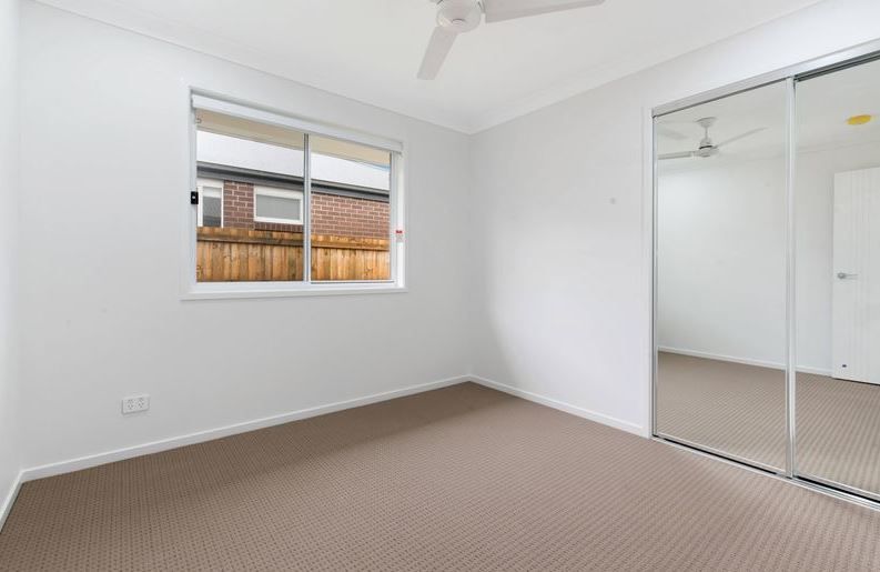 28 Sanctuary Crescent — photo 8 of 11
