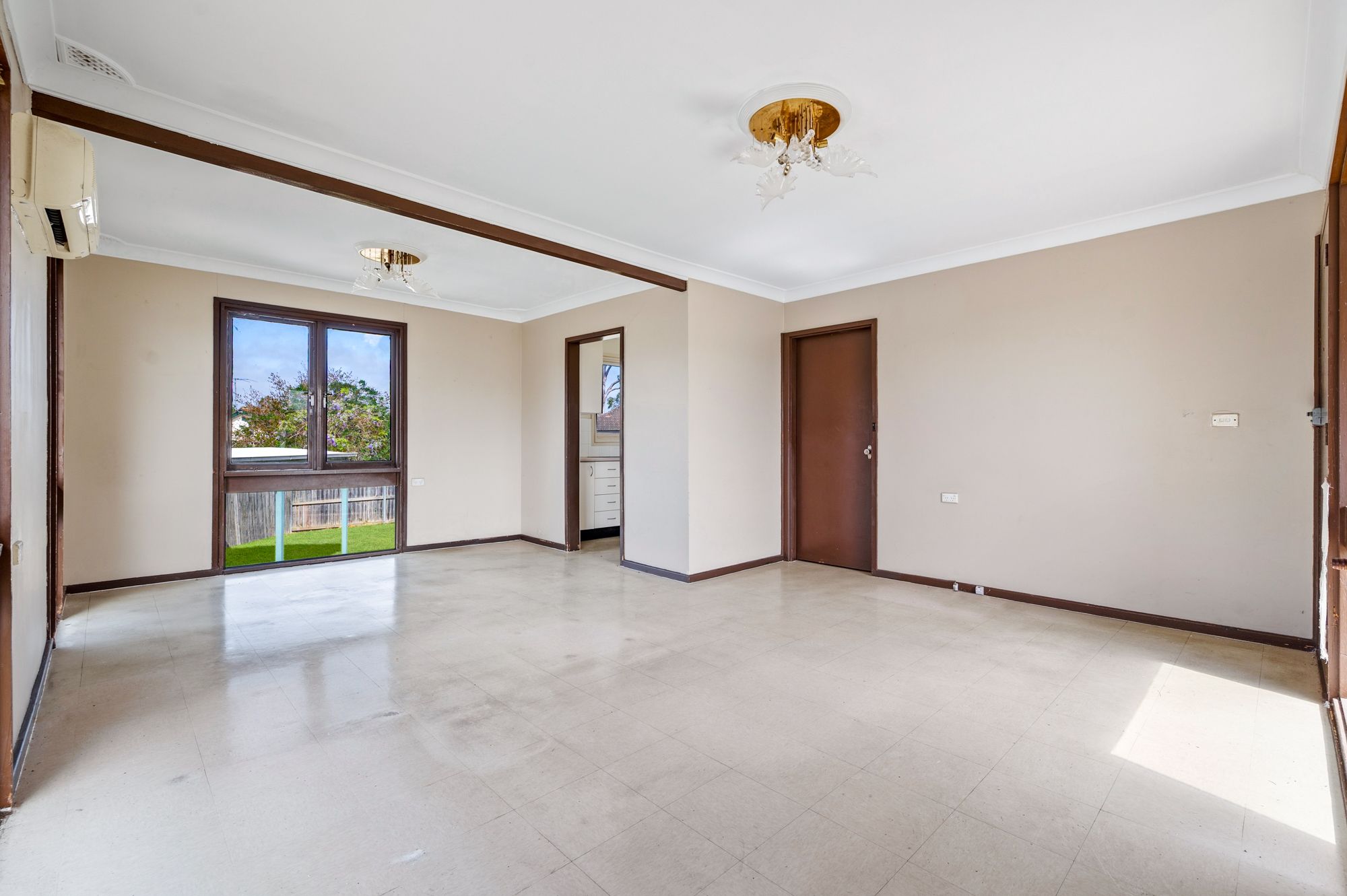 28 Docharty Street — photo 4 of 12