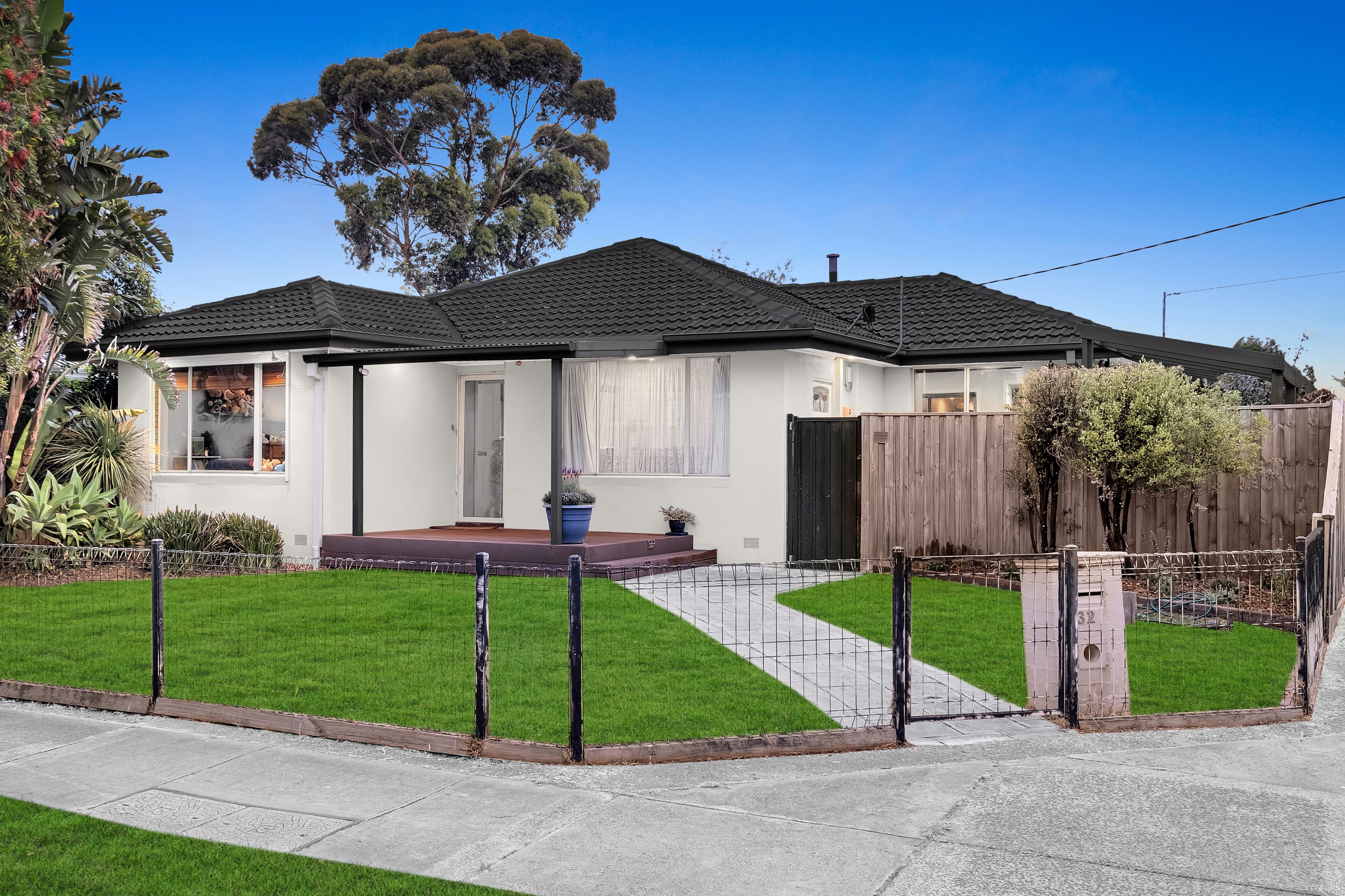 32 Cranbourne Drive, Cranbourne VIC 3977