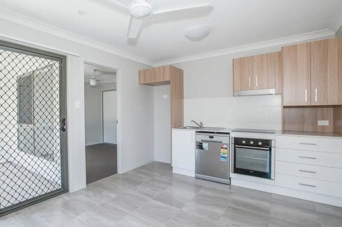 2/11 Roy Street, Bellbird Park, QLD 4300