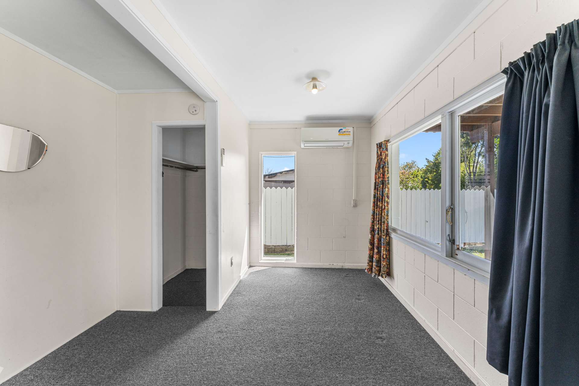 14 Lawrence Crescent photo 8