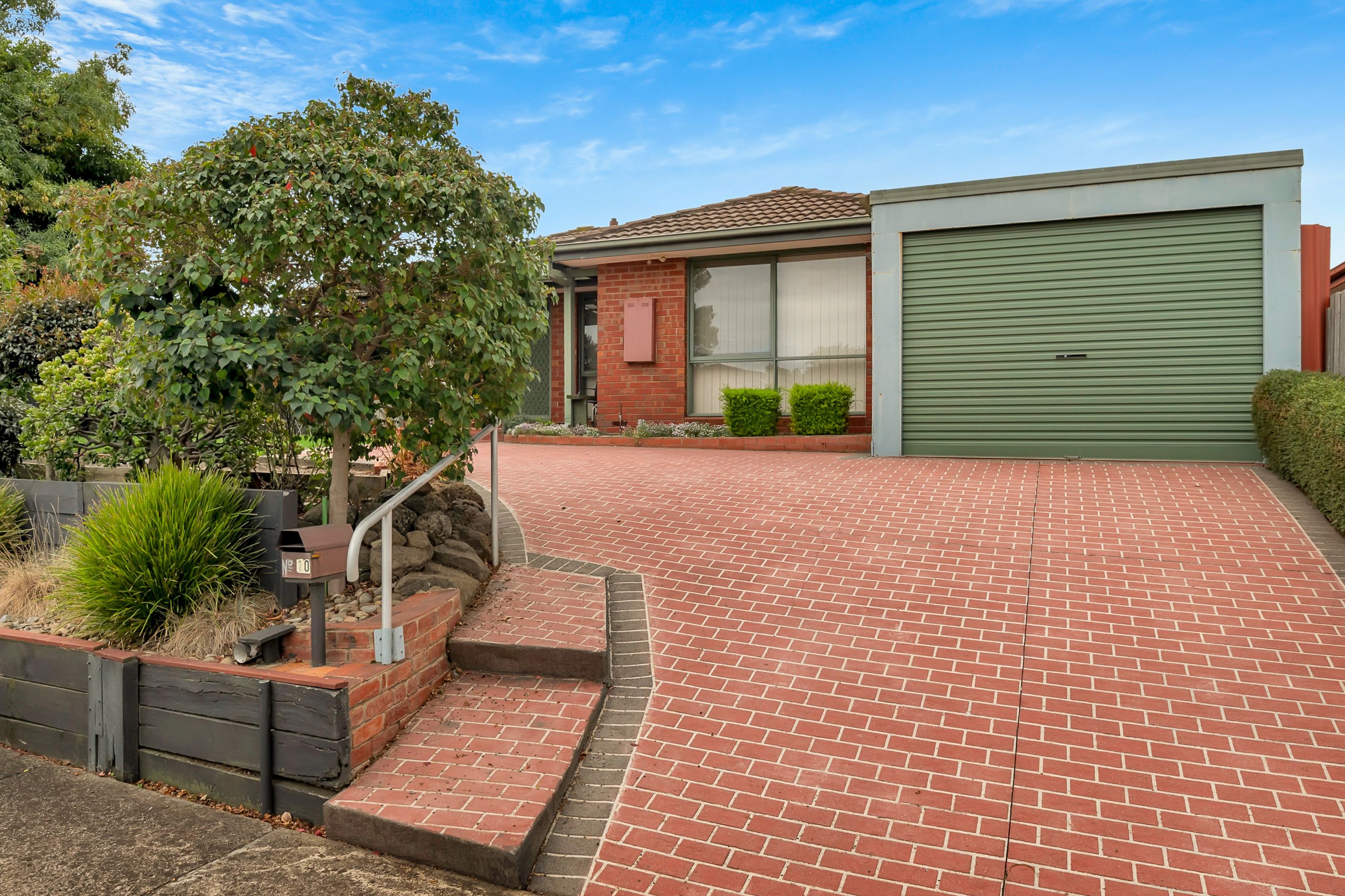 10 Pickworth Drive, Mill Park, VIC 3082