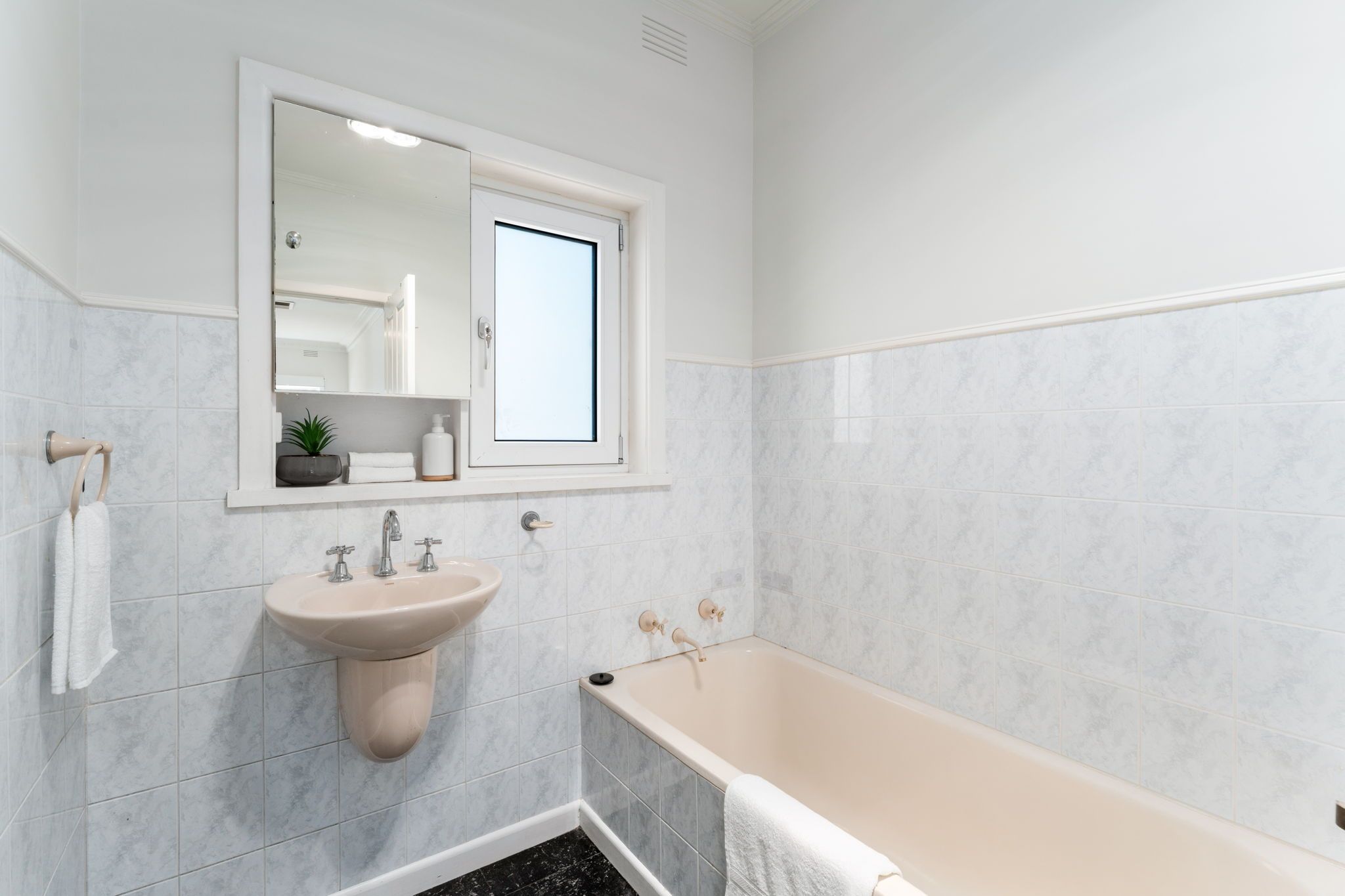 286 Station Street — photo 12 of 27