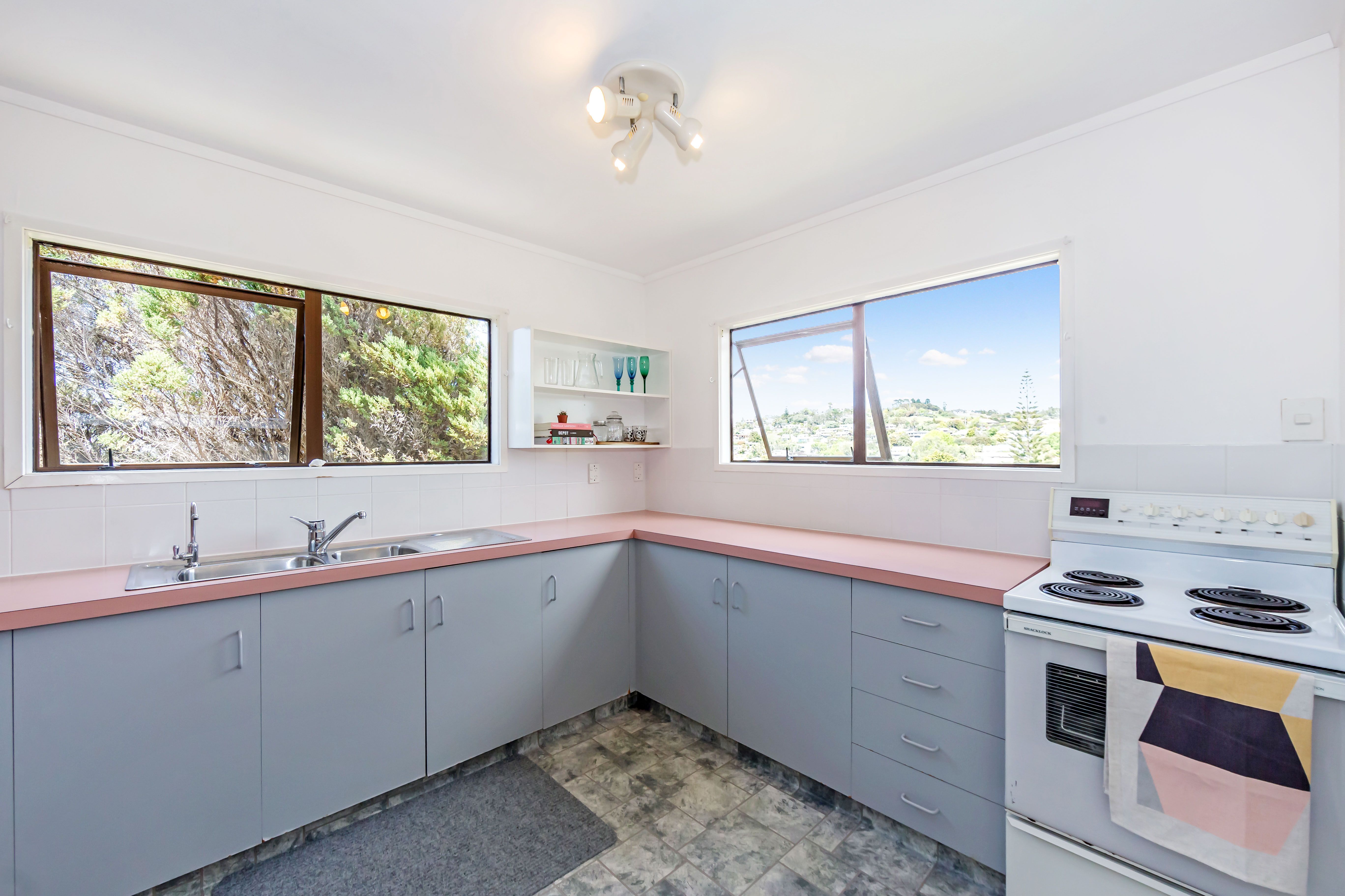 2/84 Brian Crescent, Stanmore Bay, Rodney