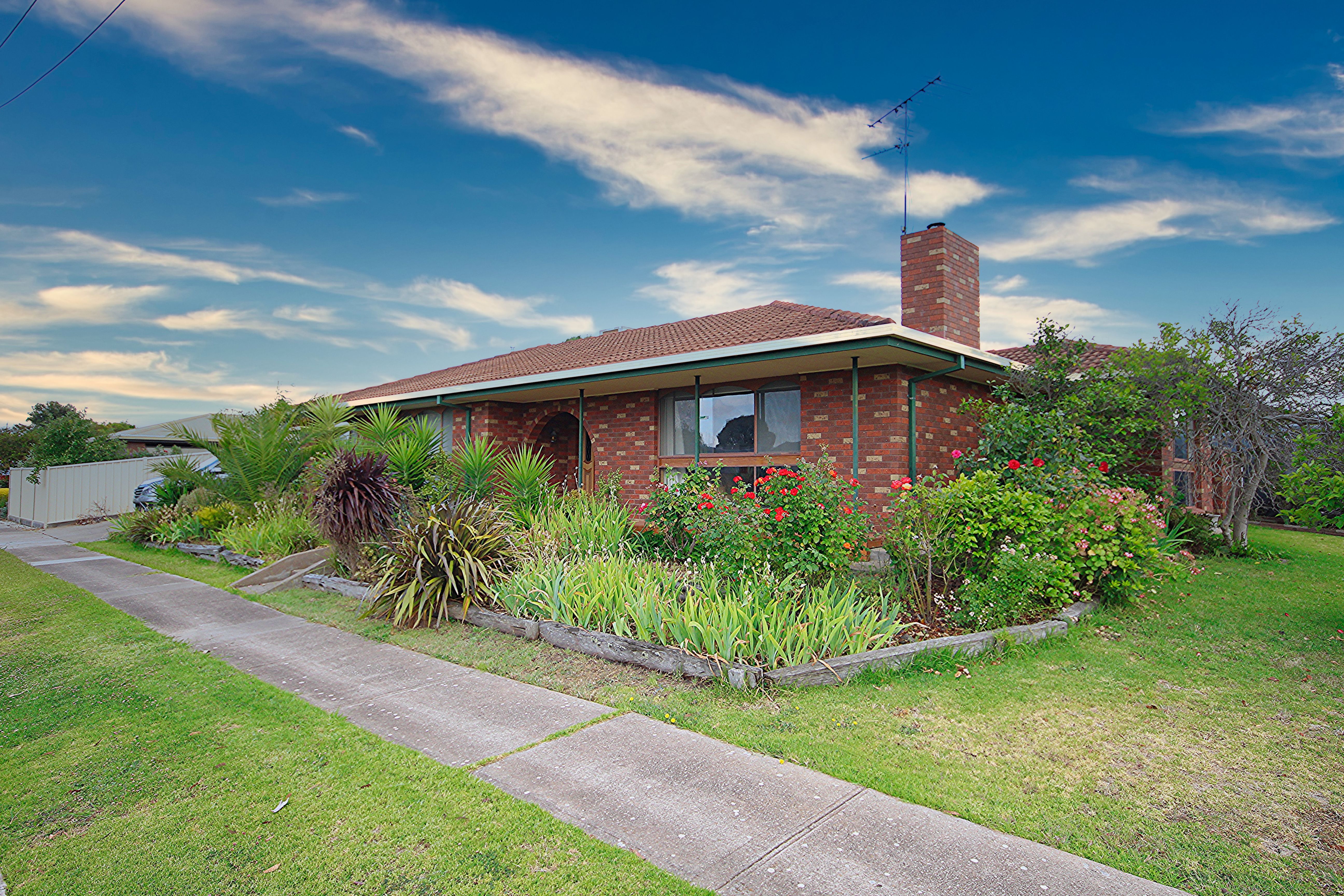 8 Windsor Crescent, Horsham VIC 3400