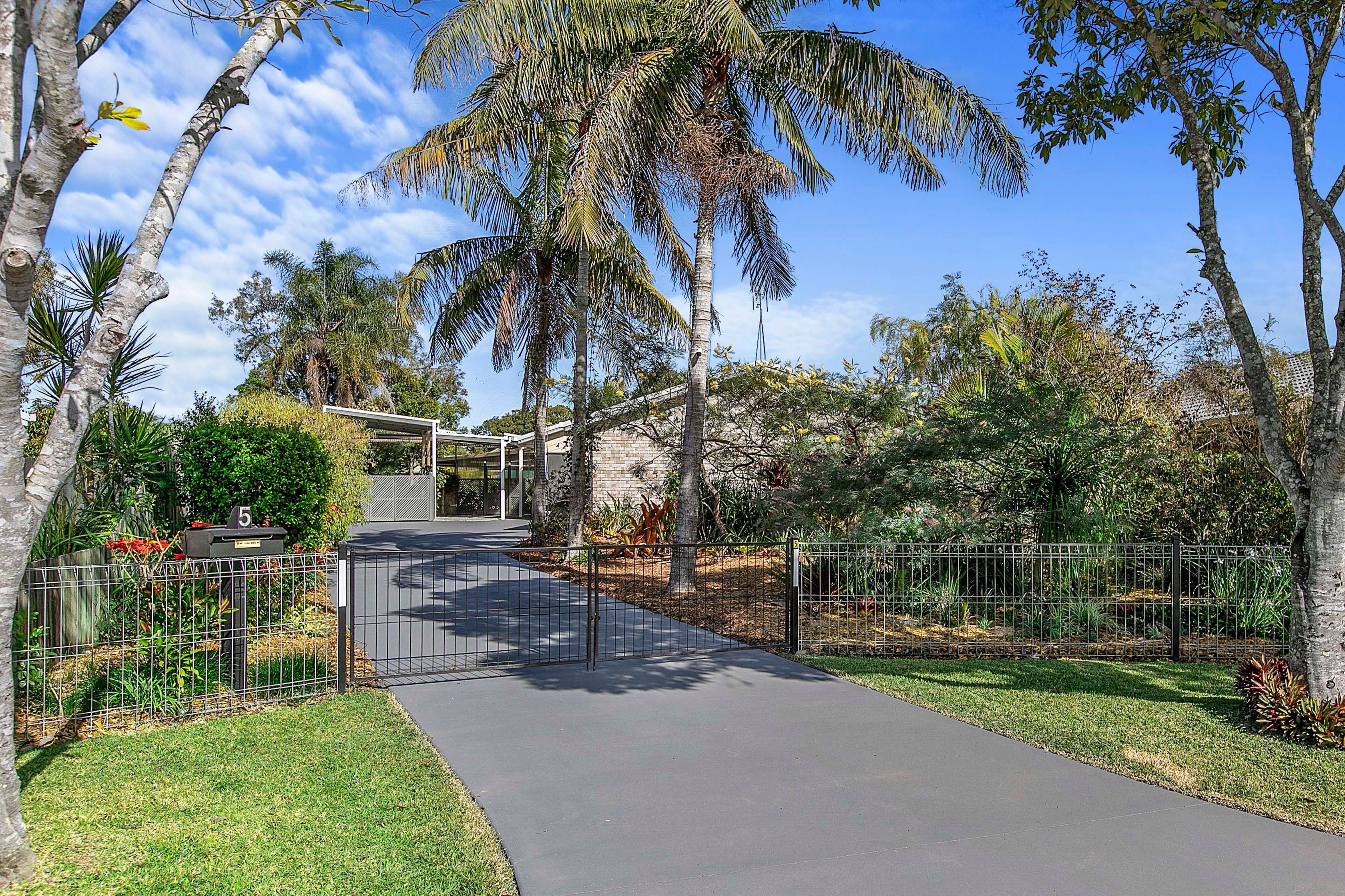 5 Andrea Court, Kawungan, QLD 4655