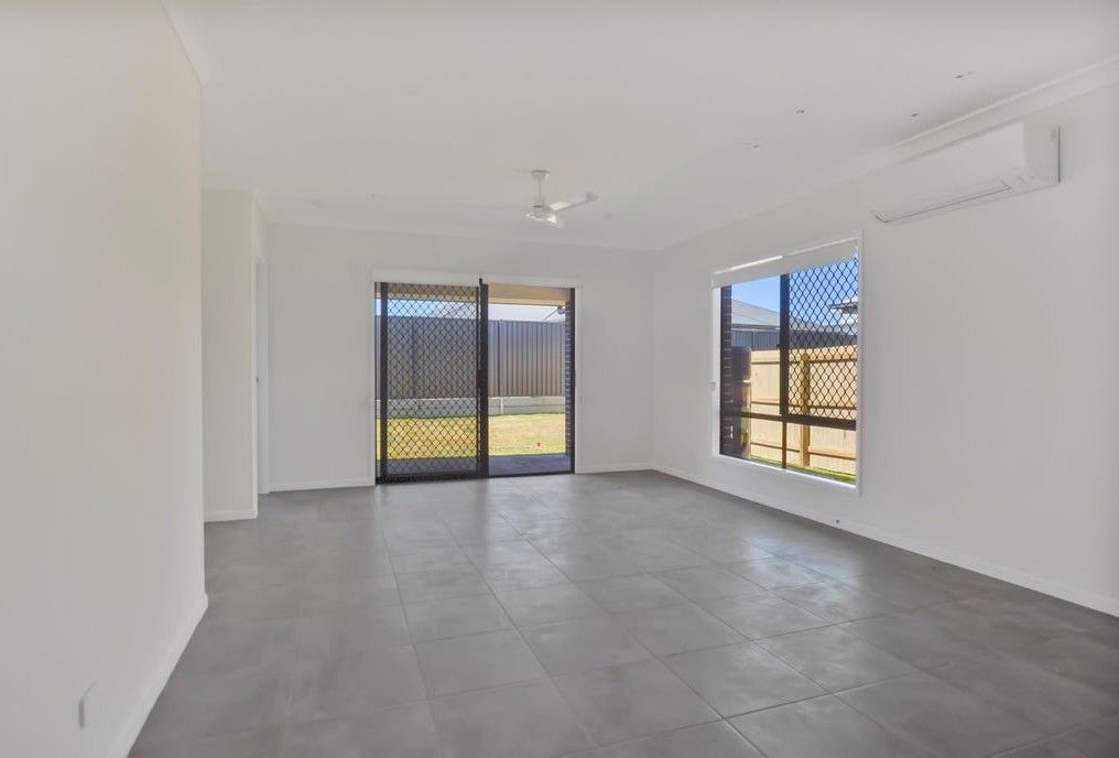 1/24 Grove Boulevard, Mooloolah Valley, QLD 4553