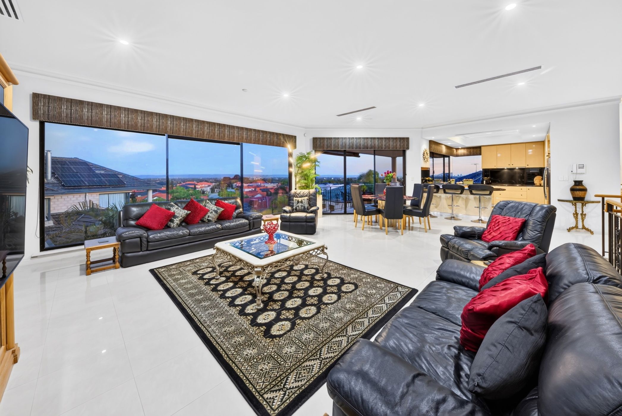 A Grand Entertainer with Endless Views — photo 15 of 30