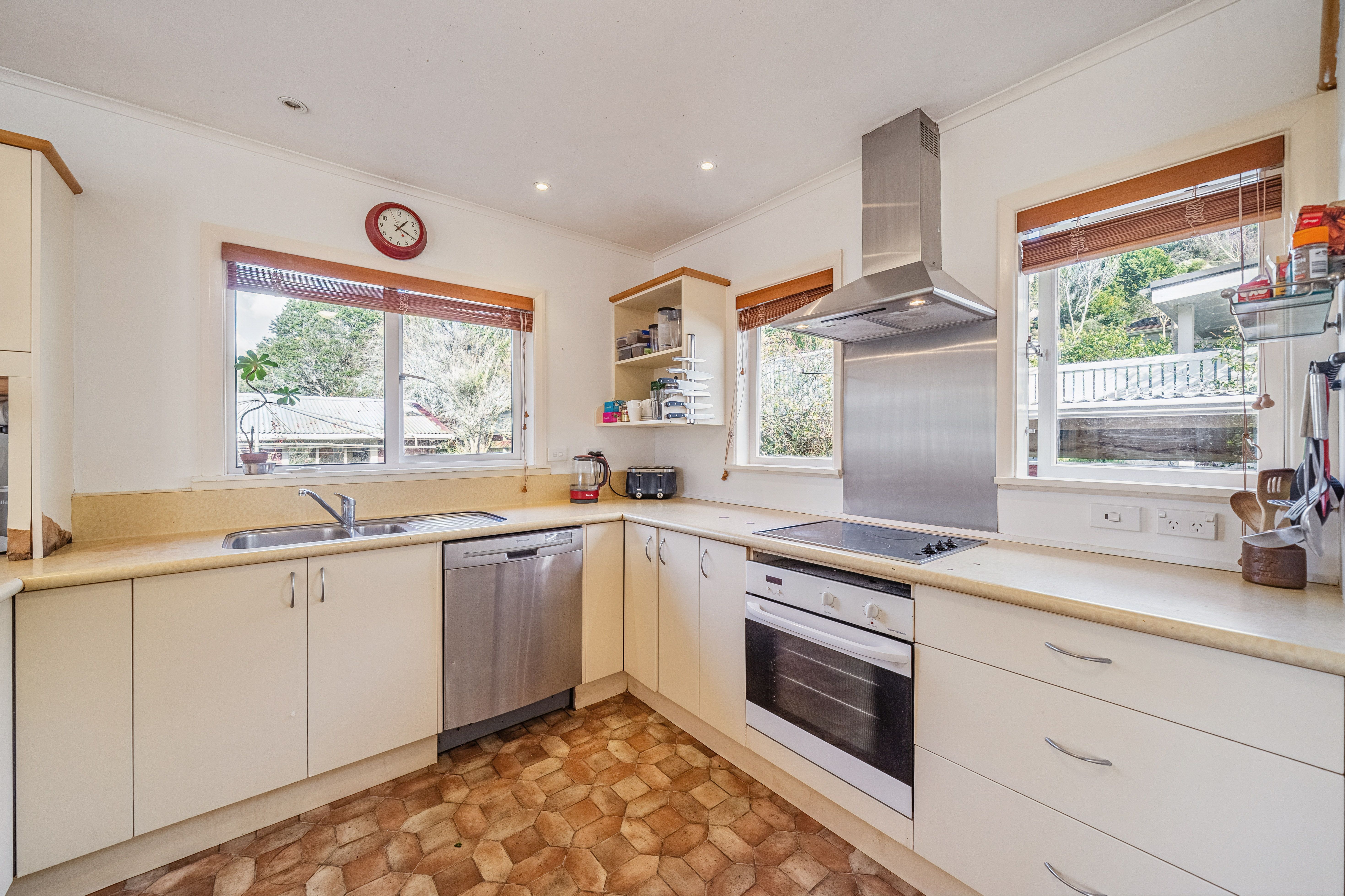 Photo 8 of 15 Winchester Avenue, Pinehaven, Upper Hutt