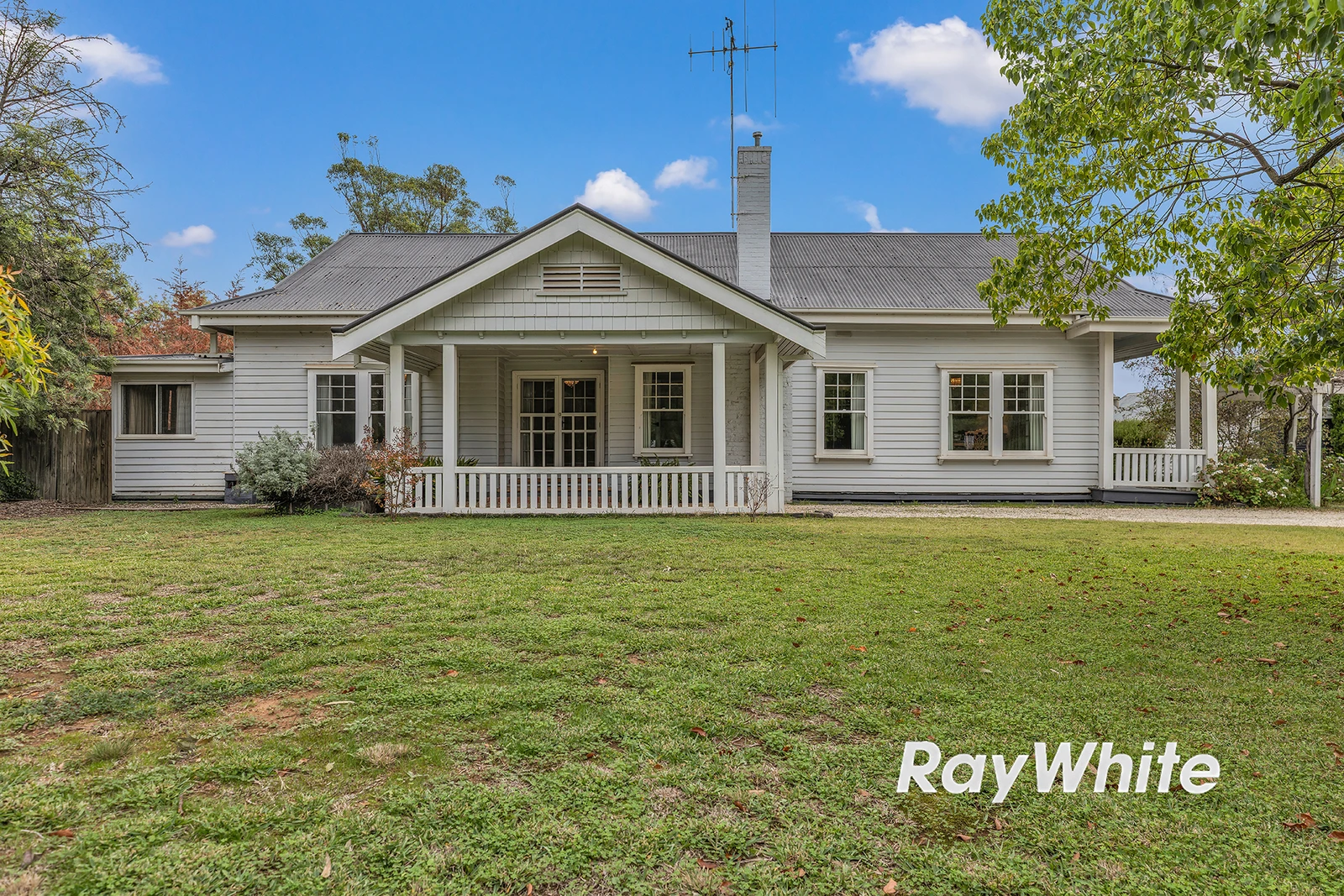 34 Railway Road, Rochester, VIC 3561