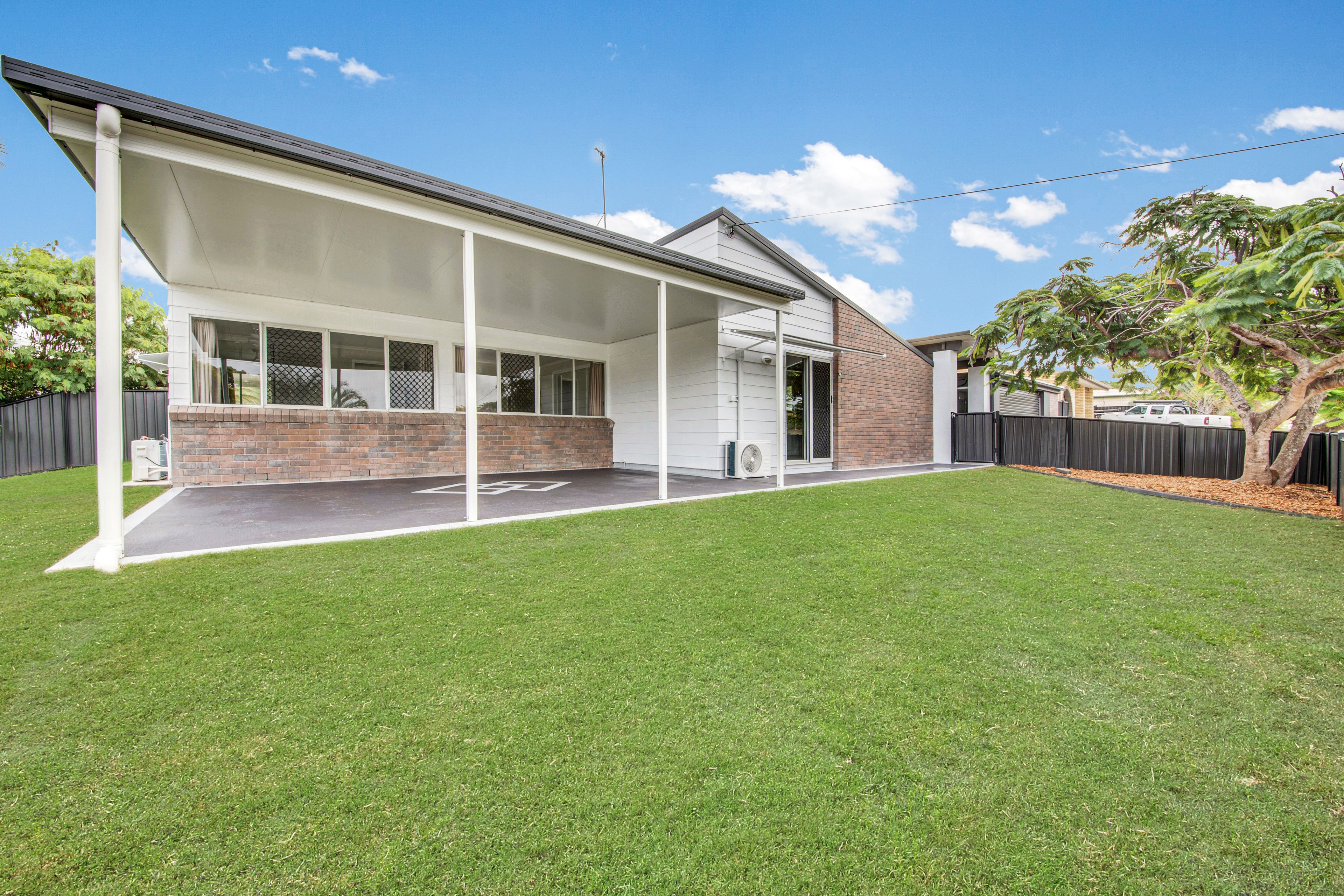 325 J Hickey Avenue, Clinton QLD 4680