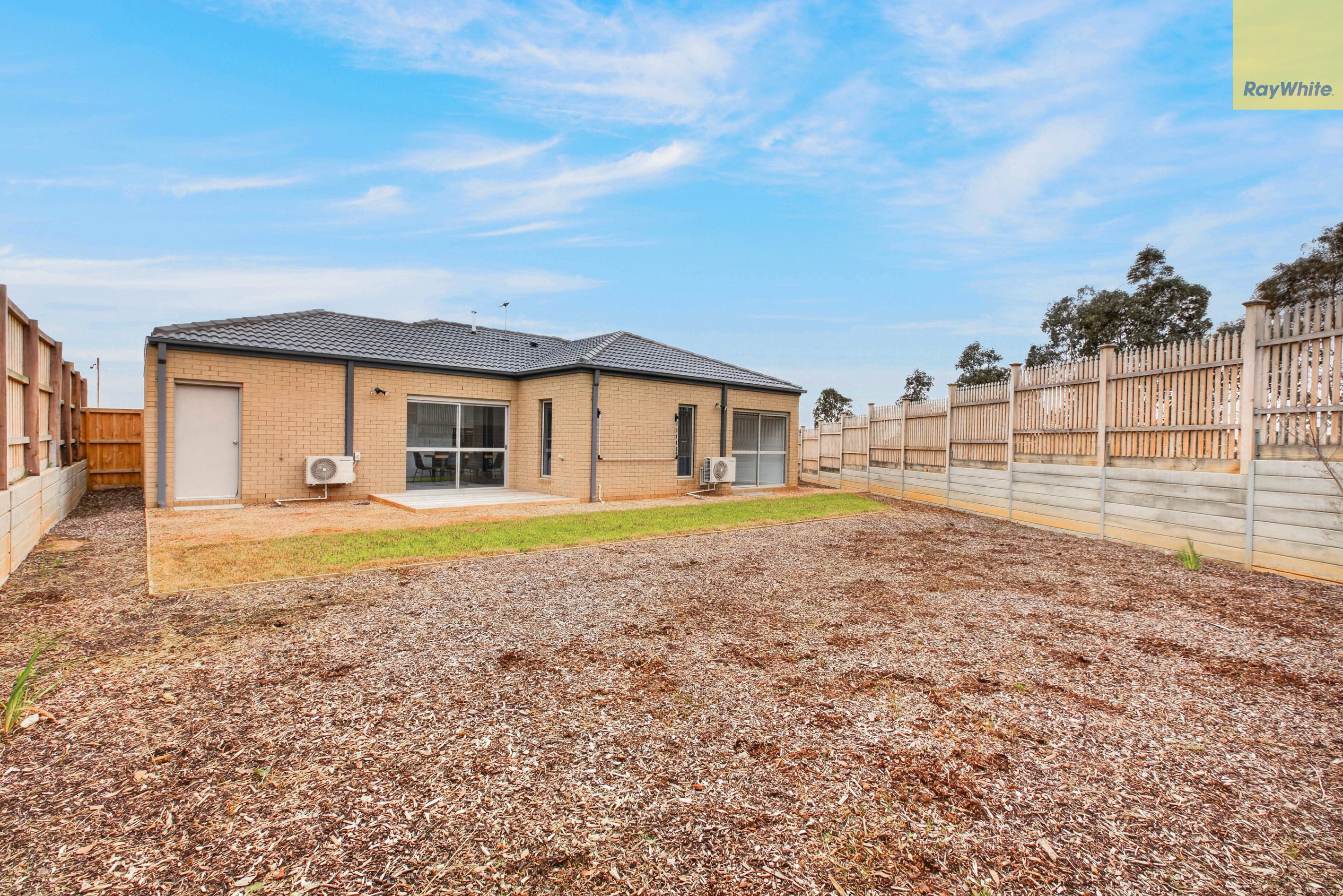 25 Valda Crescent — photo 11 of 16