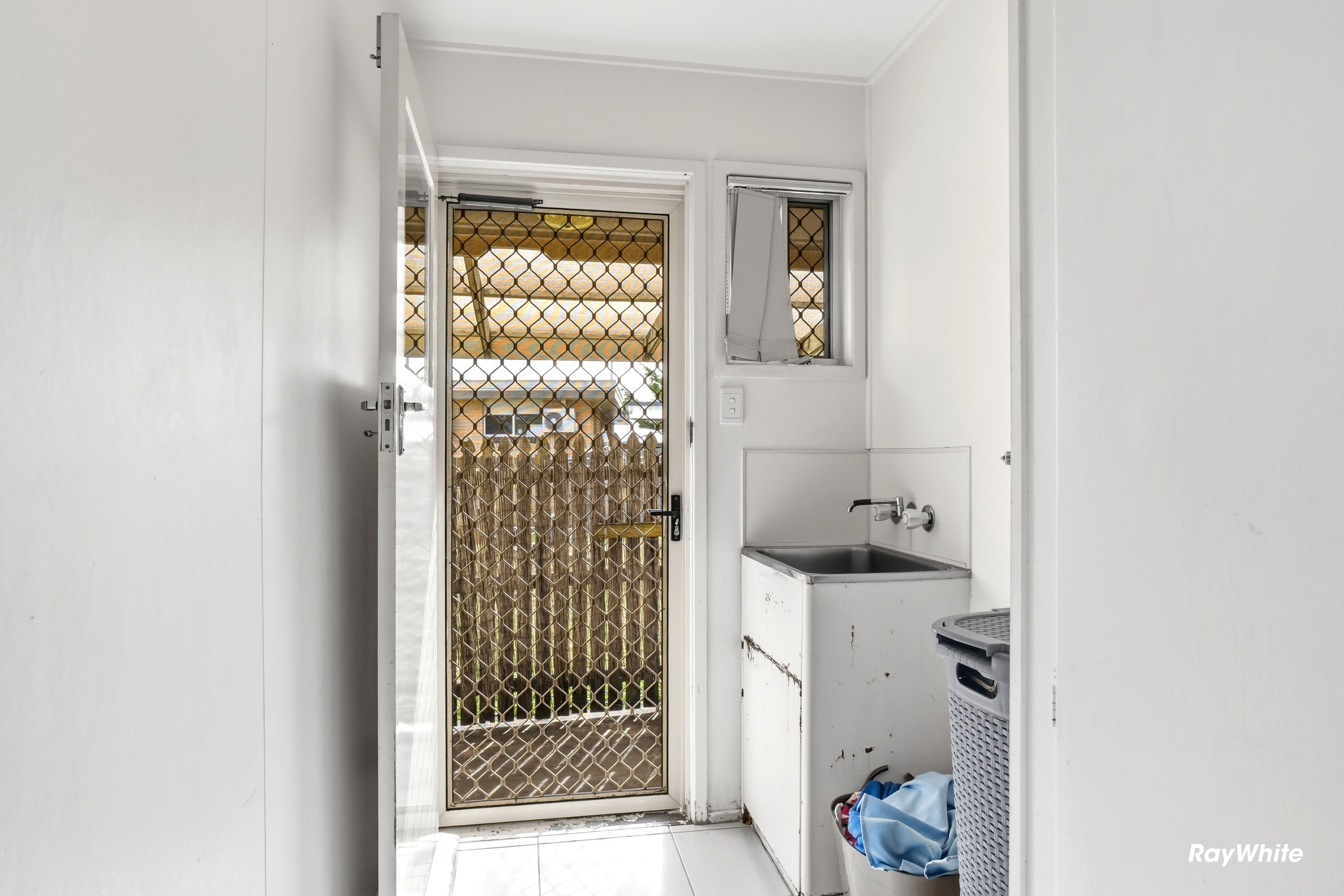 4/10 McVeigh Street — photo 12 of 18