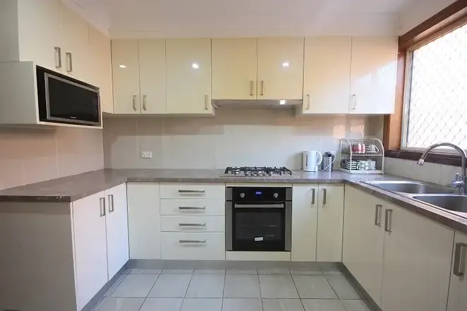 11 Victoria Road, — photo 2 of 6