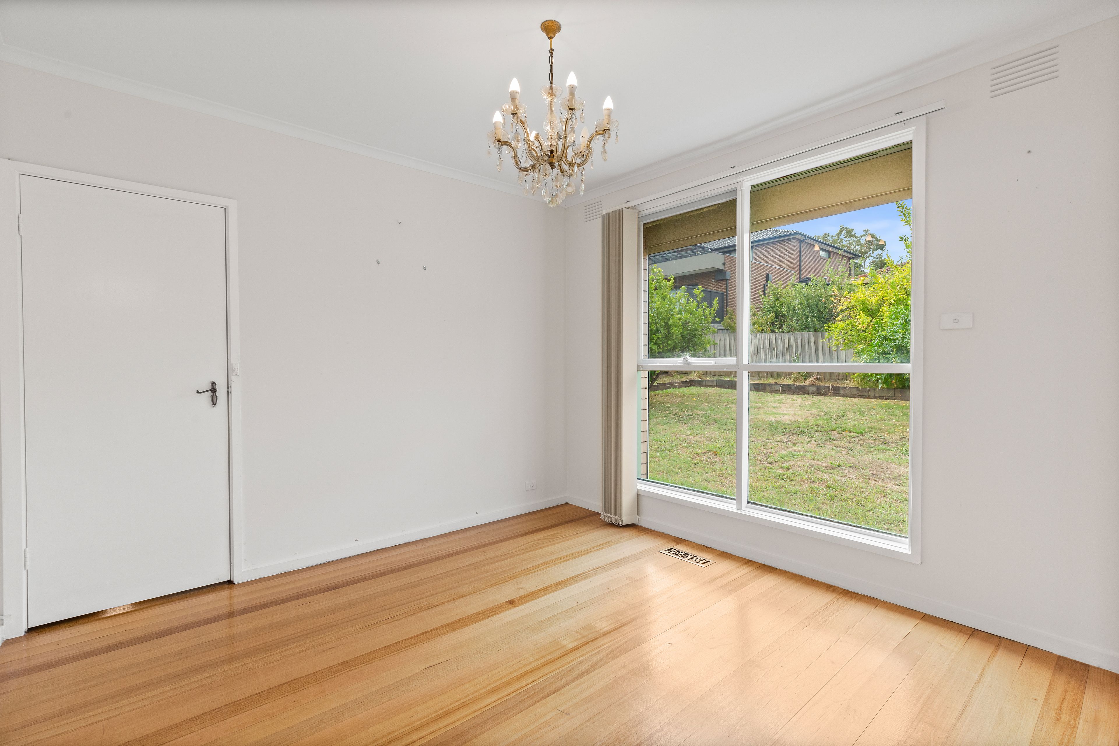 7 Woodleigh Crescent — photo 6 of 12