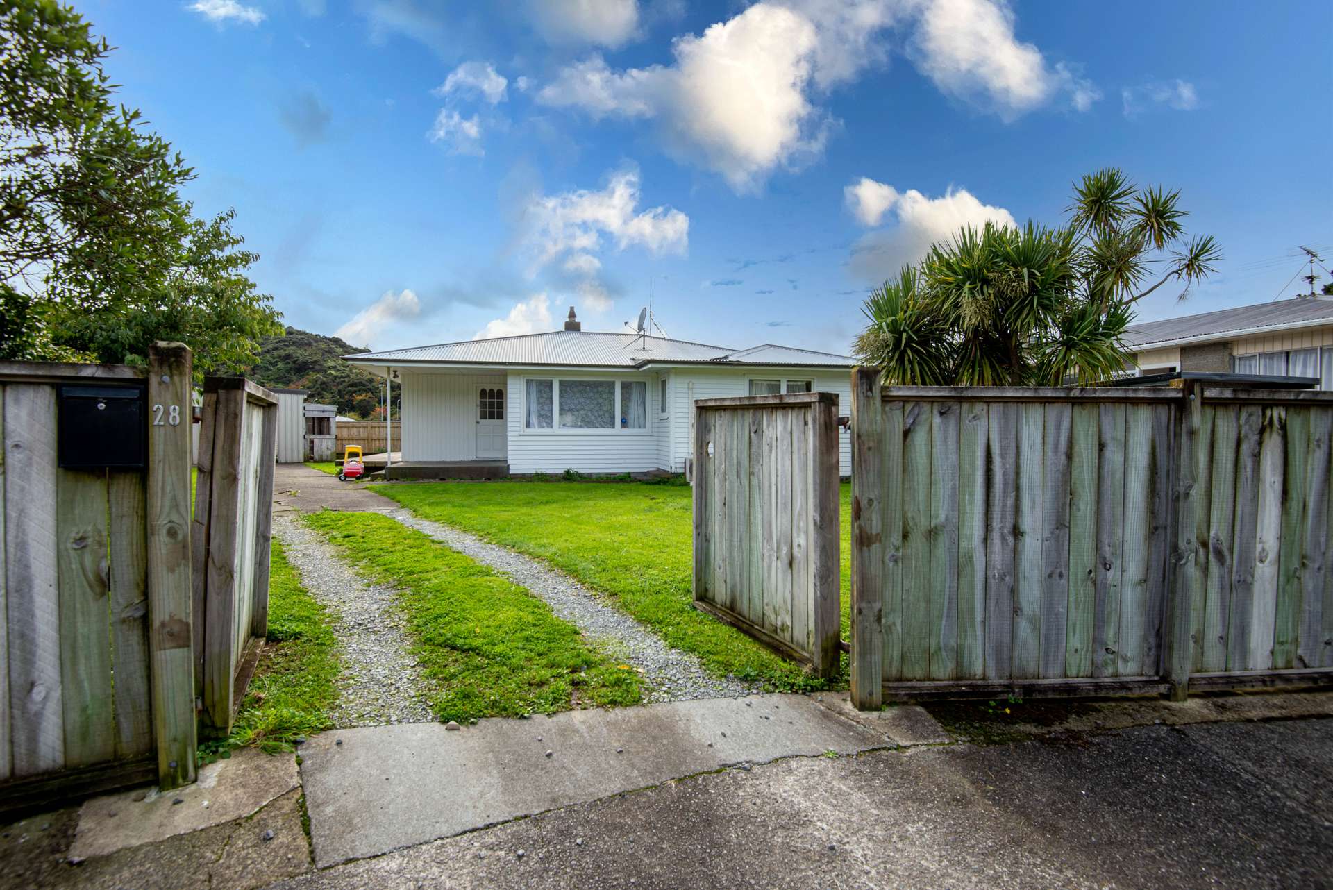 28 Wetherby Grove photo 2