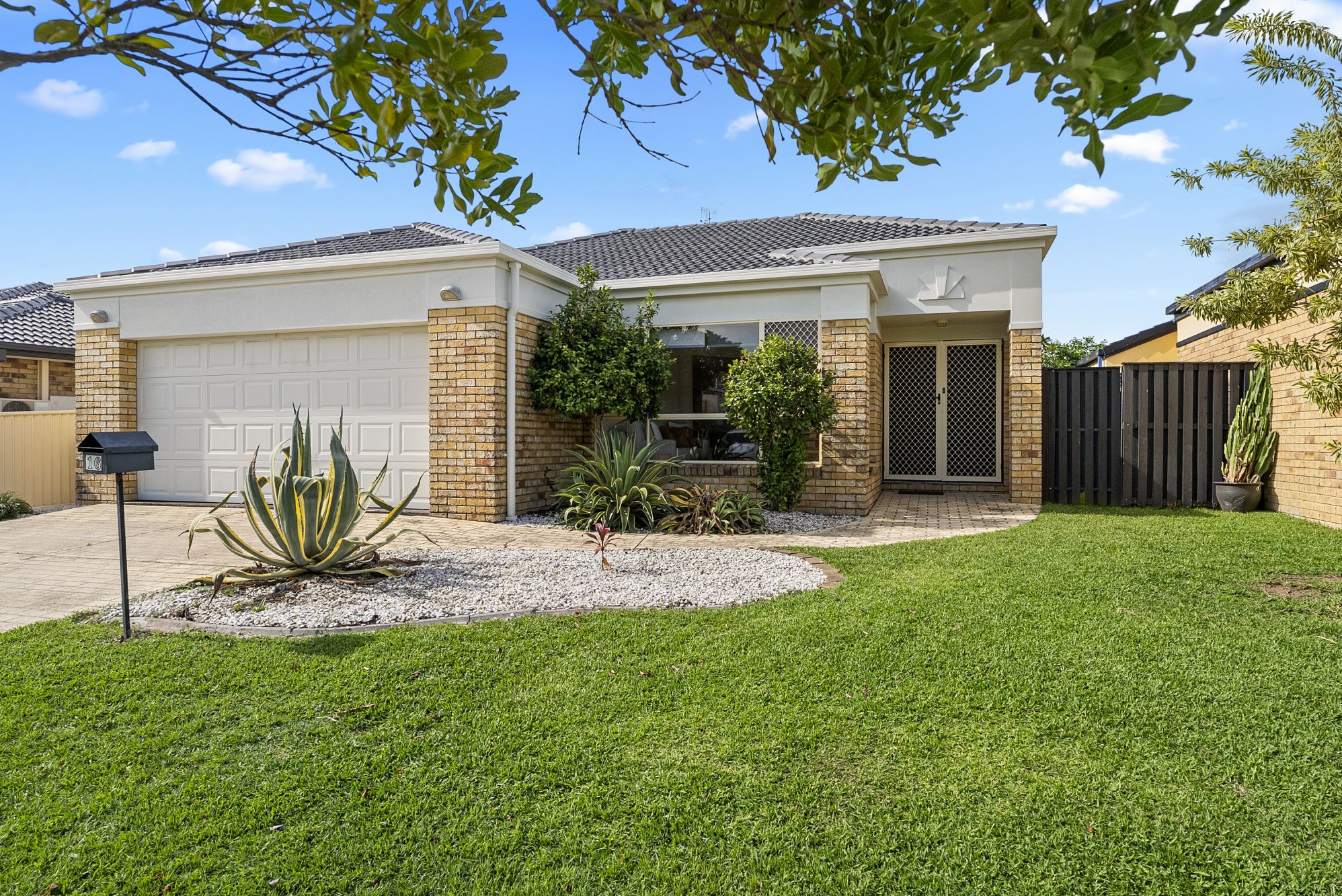 16 Dartmouth Court, Varsity Lakes QLD 4227