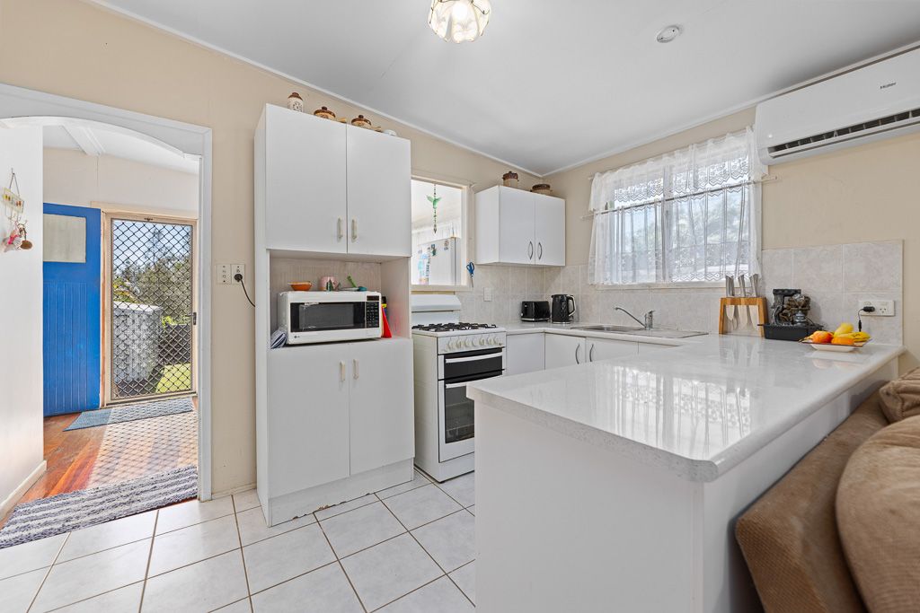 1868 Pumicestone Road — photo 3 of 10