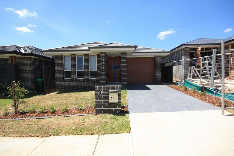 6 Norfolk Boulevard, Spring Farm, NSW 2570