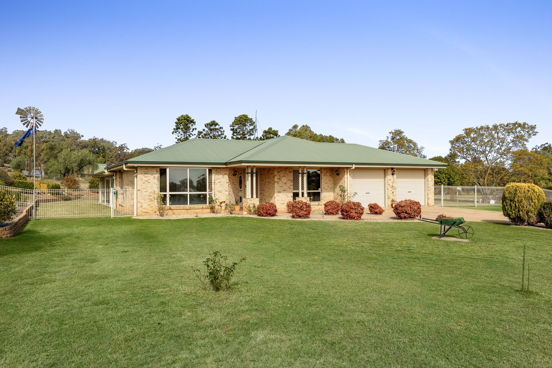 16 Carolann Street, Glenvale, QLD 4350