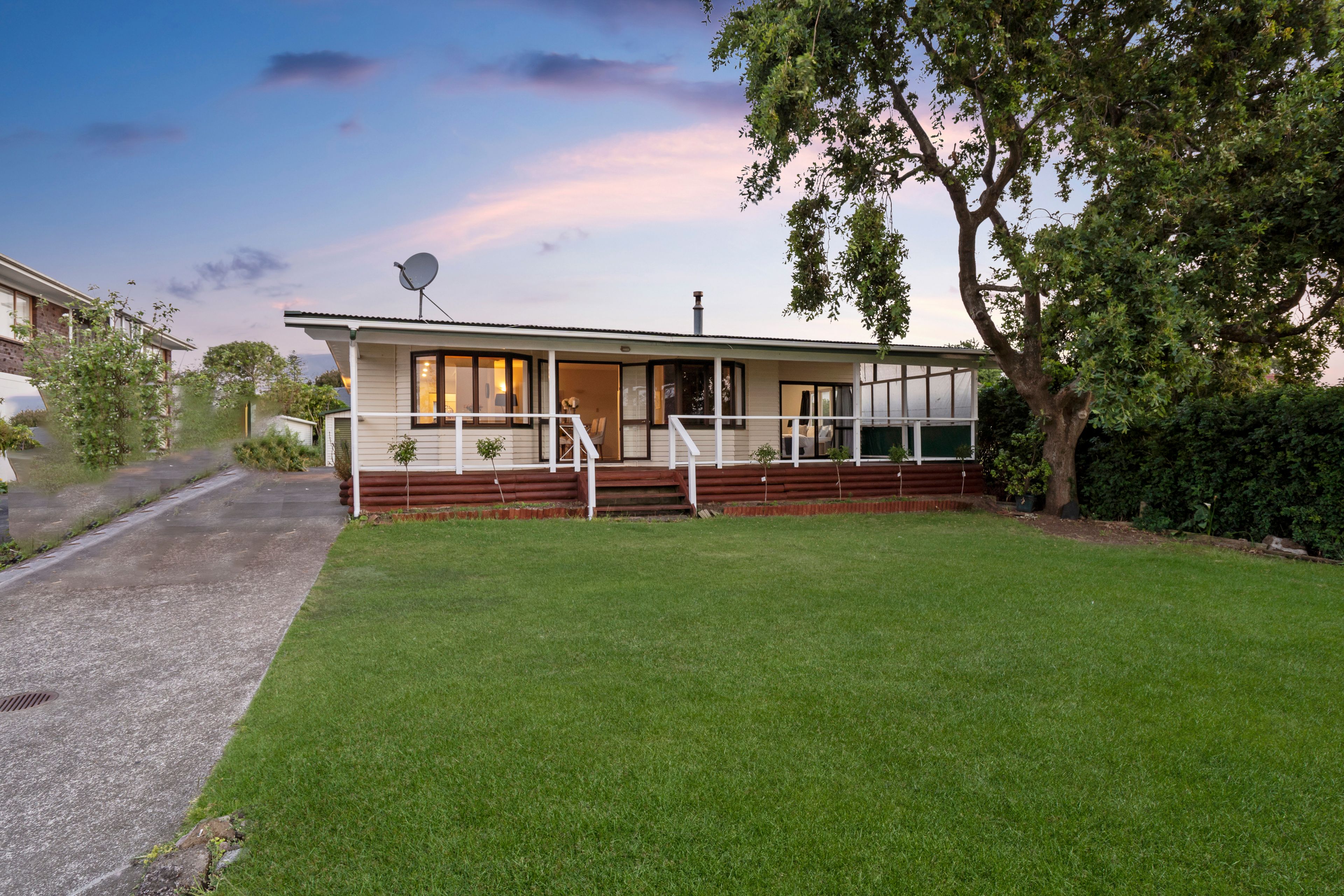 2/42 Kiwi Esplanade, Mangere Bridge, Manukau City