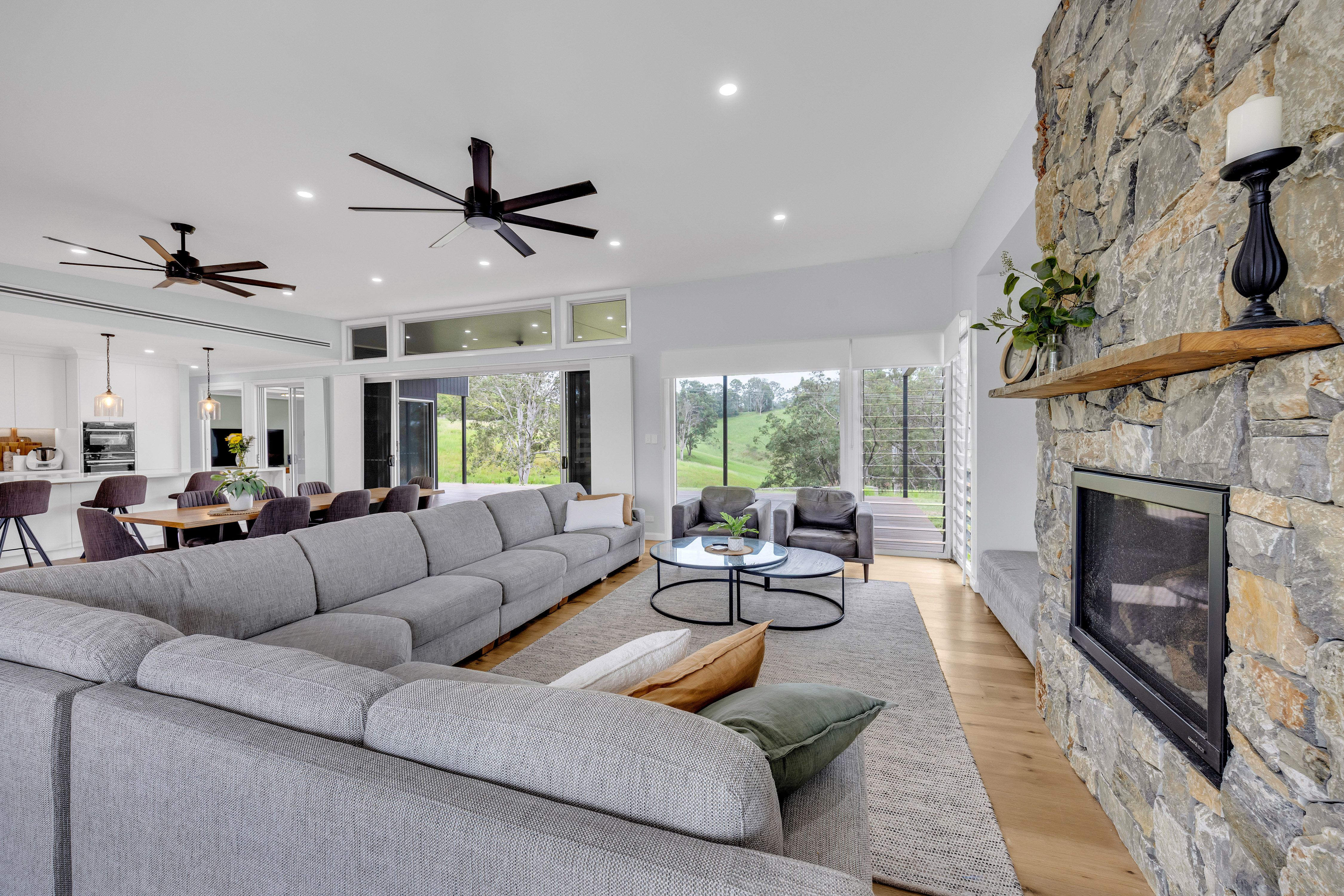 An Acreage Masterpiece - Sophisticated Living in a Prime Dayboro Location, Ready for Its New Owners — photo 4 of 19