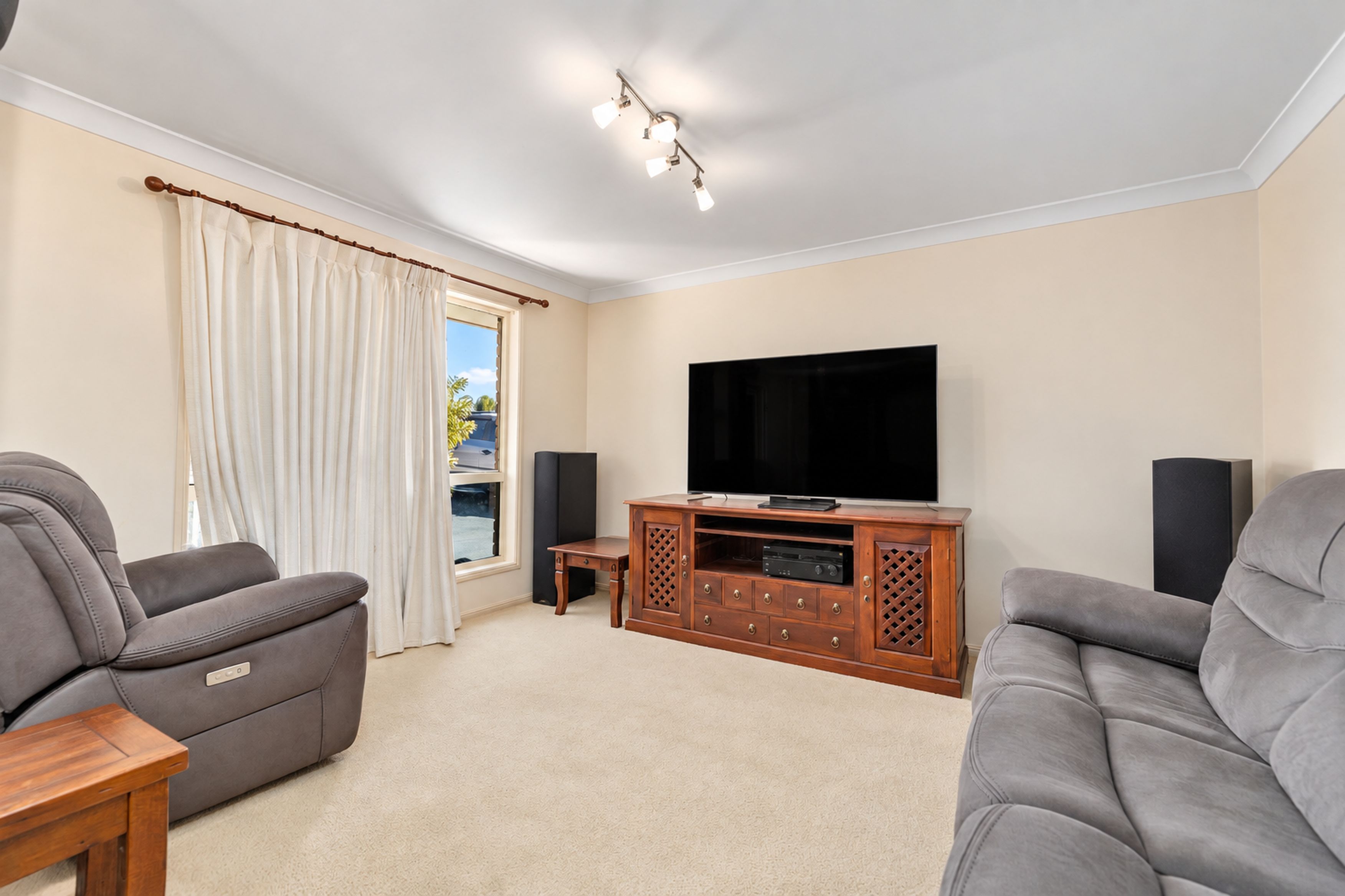 20 Kensington Court — photo 7 of 22