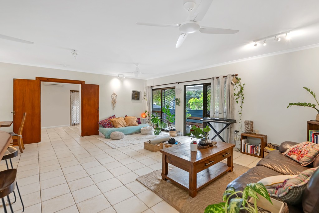 2/21 Endeavour Road, Clifton Beach, QLD 4879