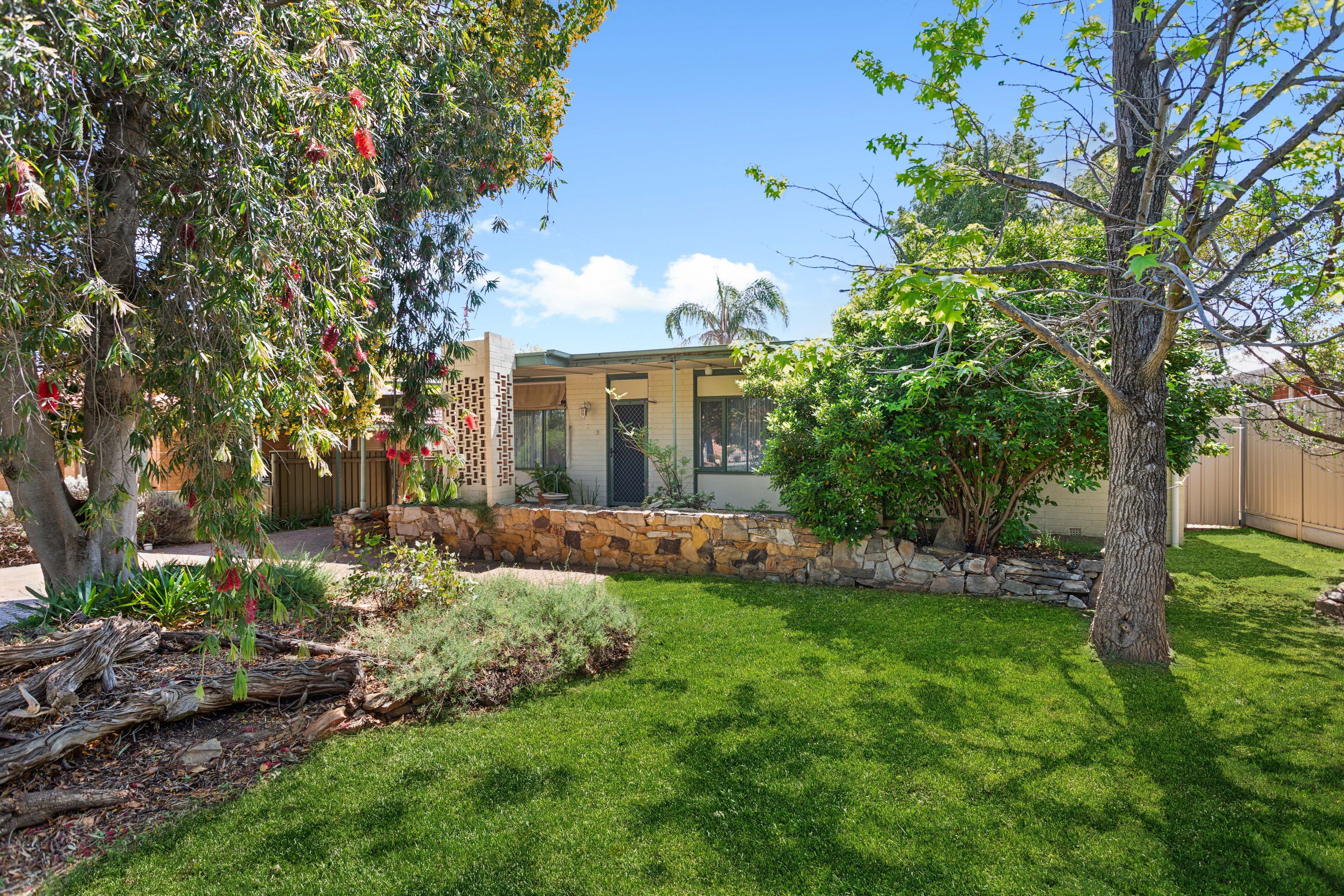 8 Martindale Street , Para Hills SA 5096