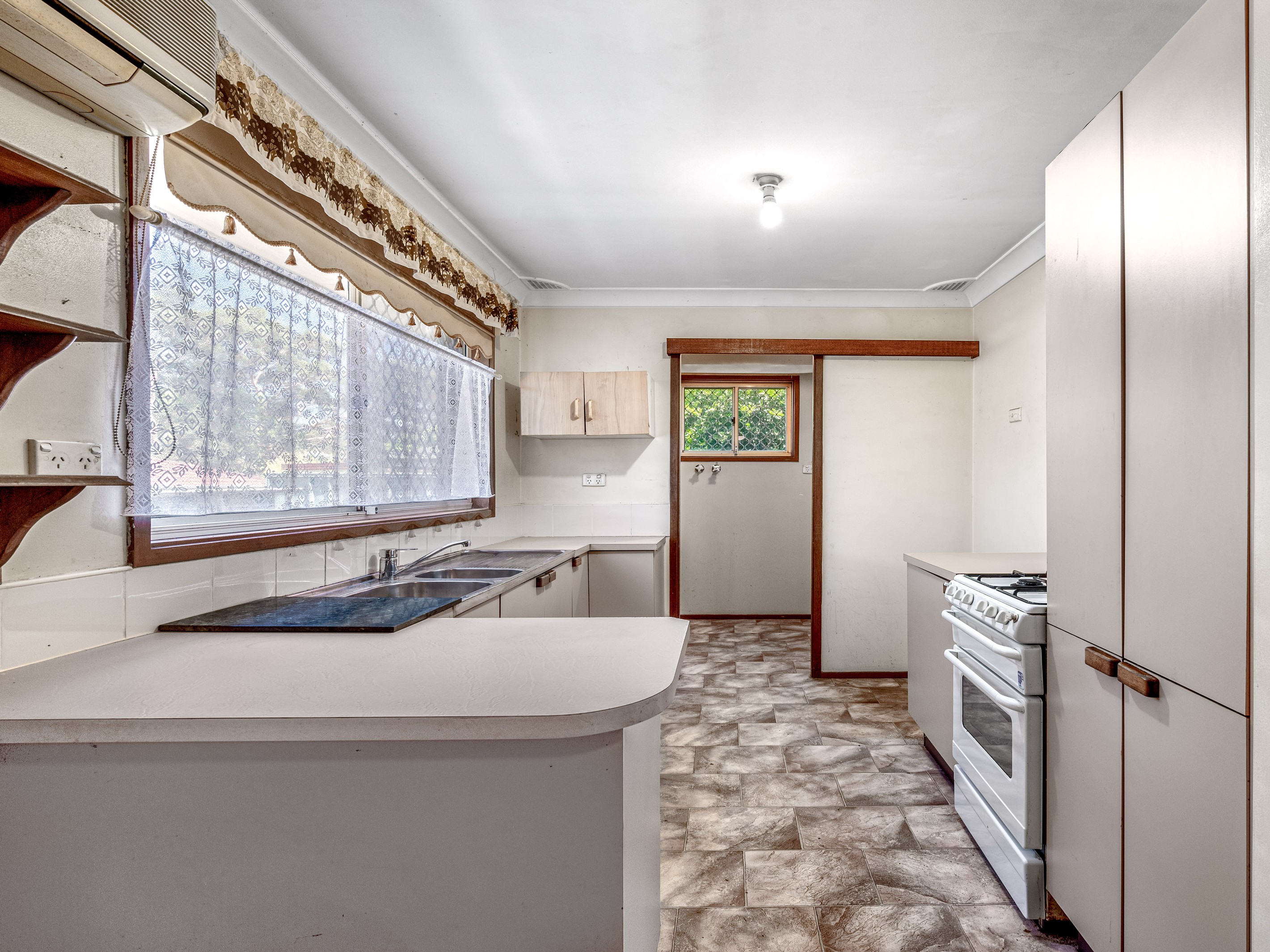 7 Gentian Avenue, Macquarie Fields, NSW 2564