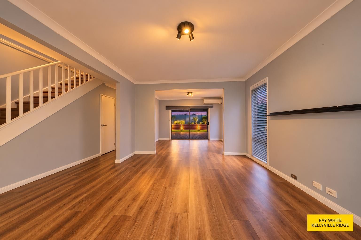 21 Seaford Cct, — photo 3 of 9