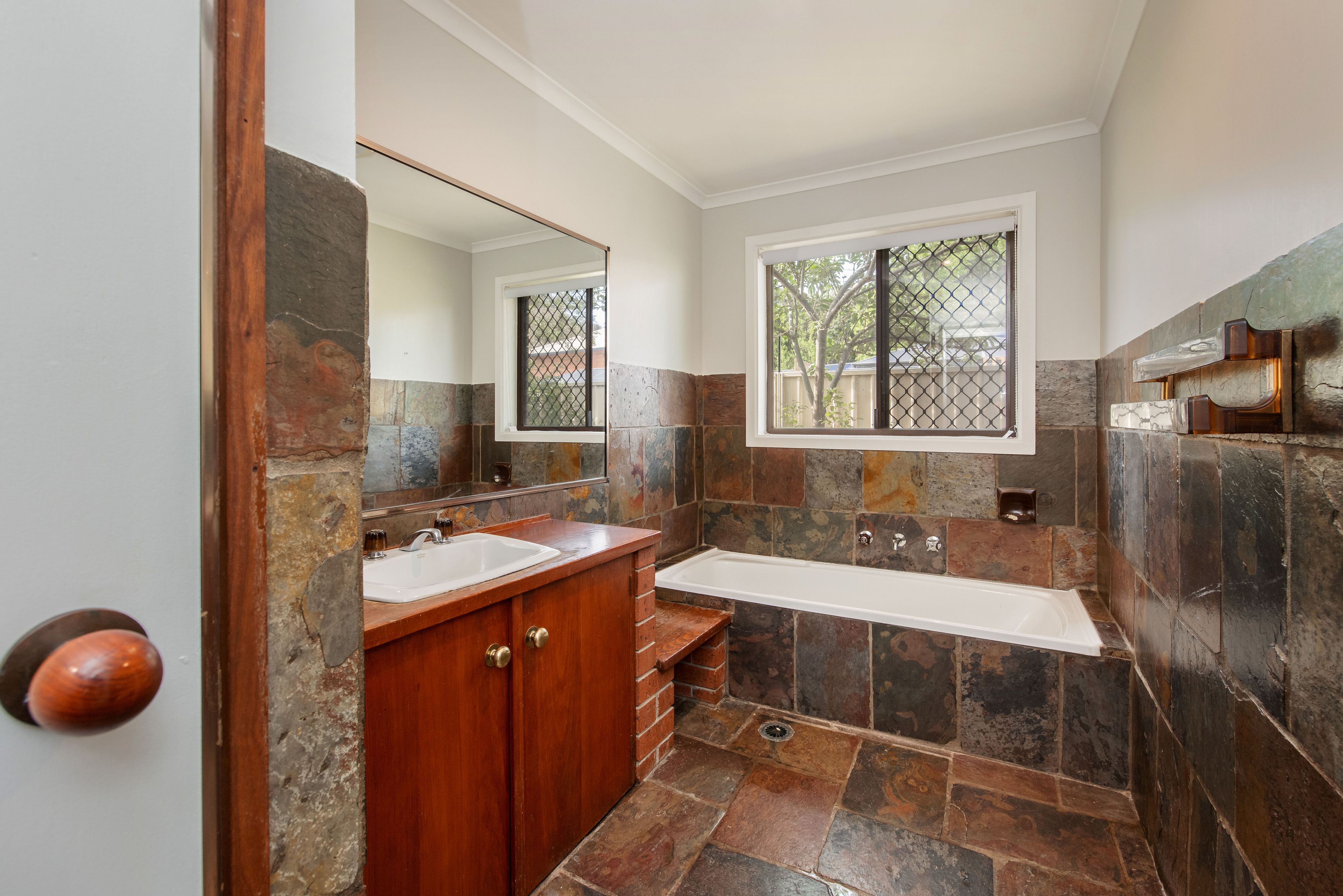 550 Roach Street — photo 7 of 14