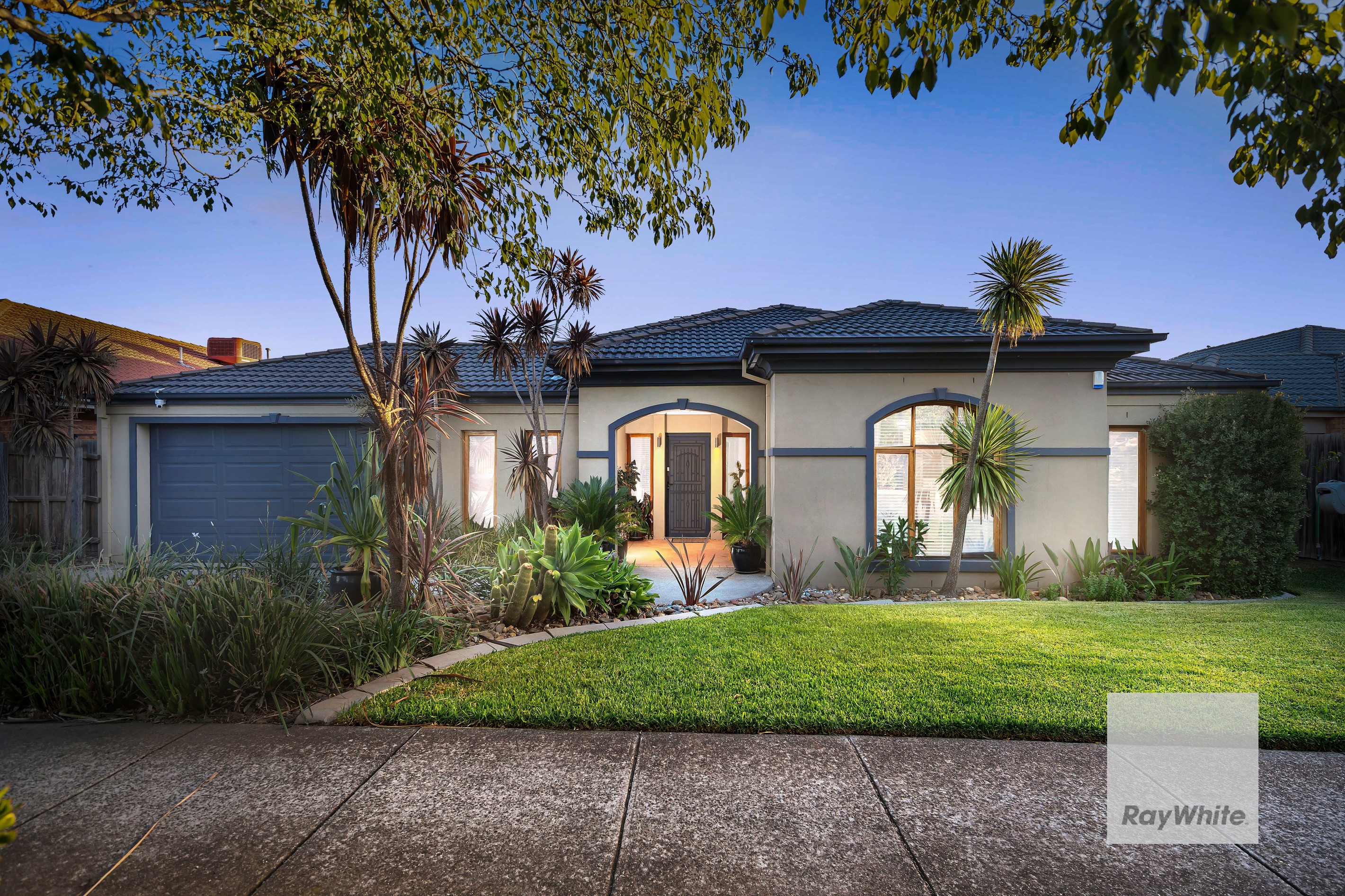 11 Bondi Lane, Taylors Hill, VIC 3037