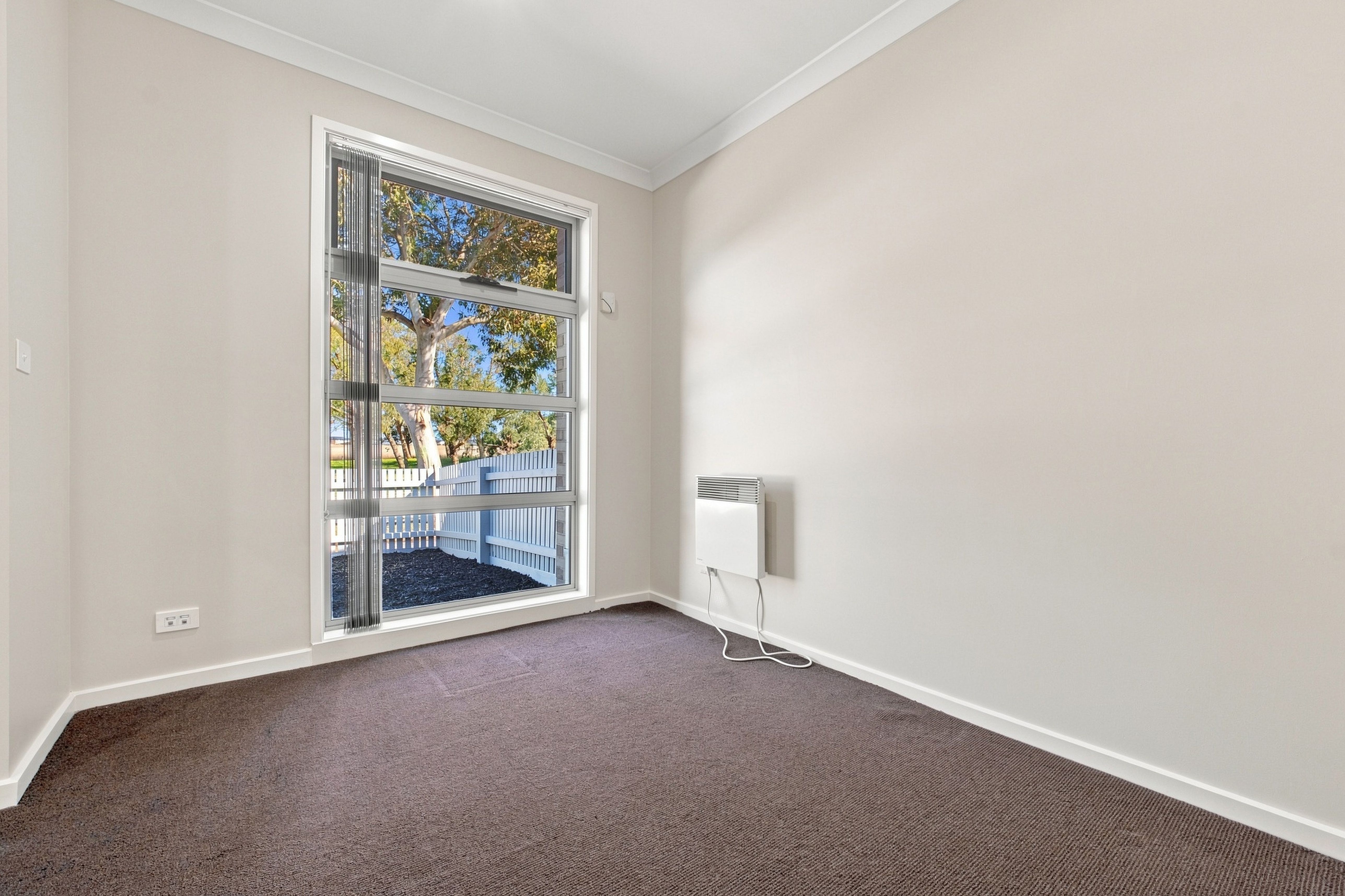 180 Paterson Drive — photo 3 of 19