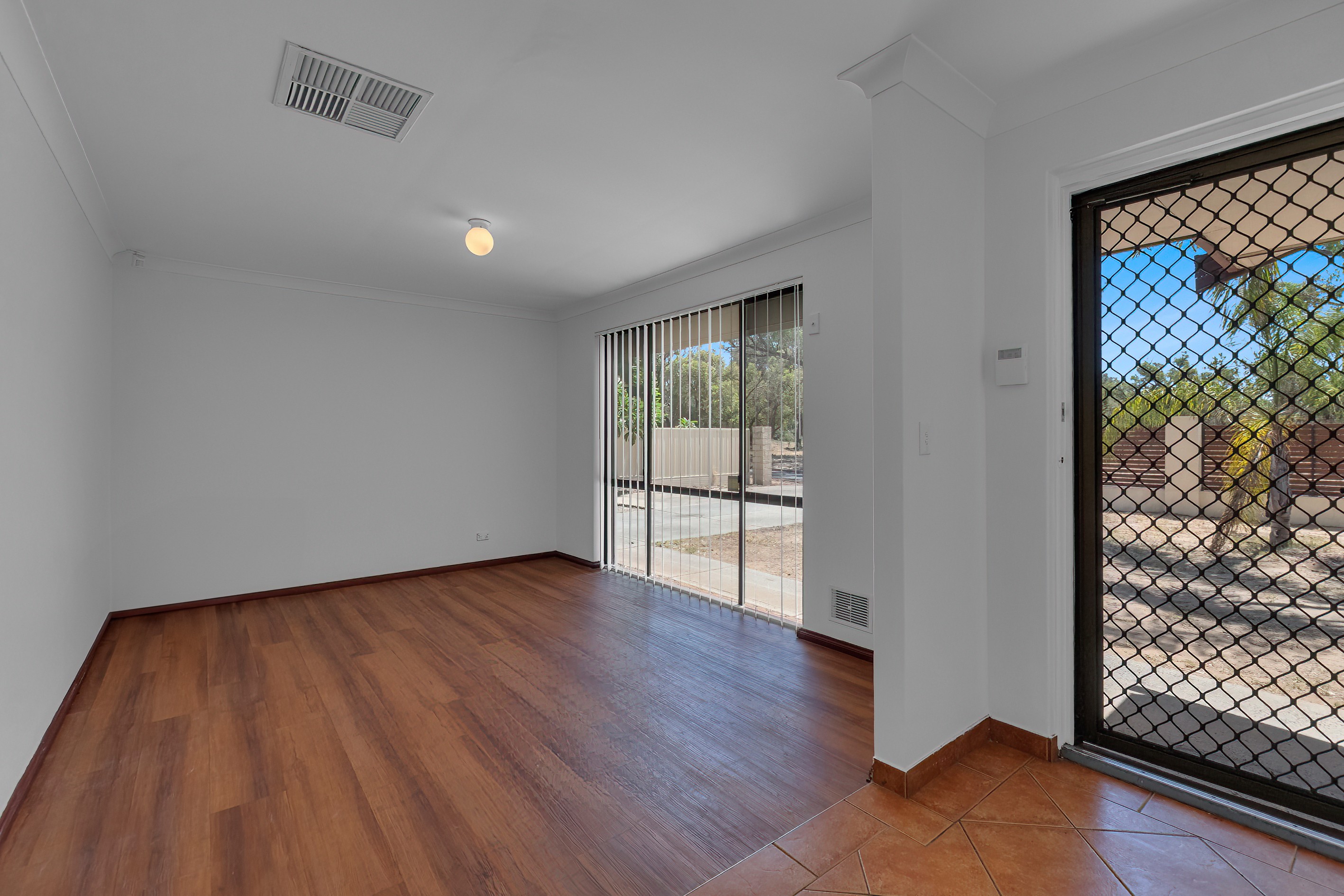 8 McKanna Gardens, Parmelia, WA 6167