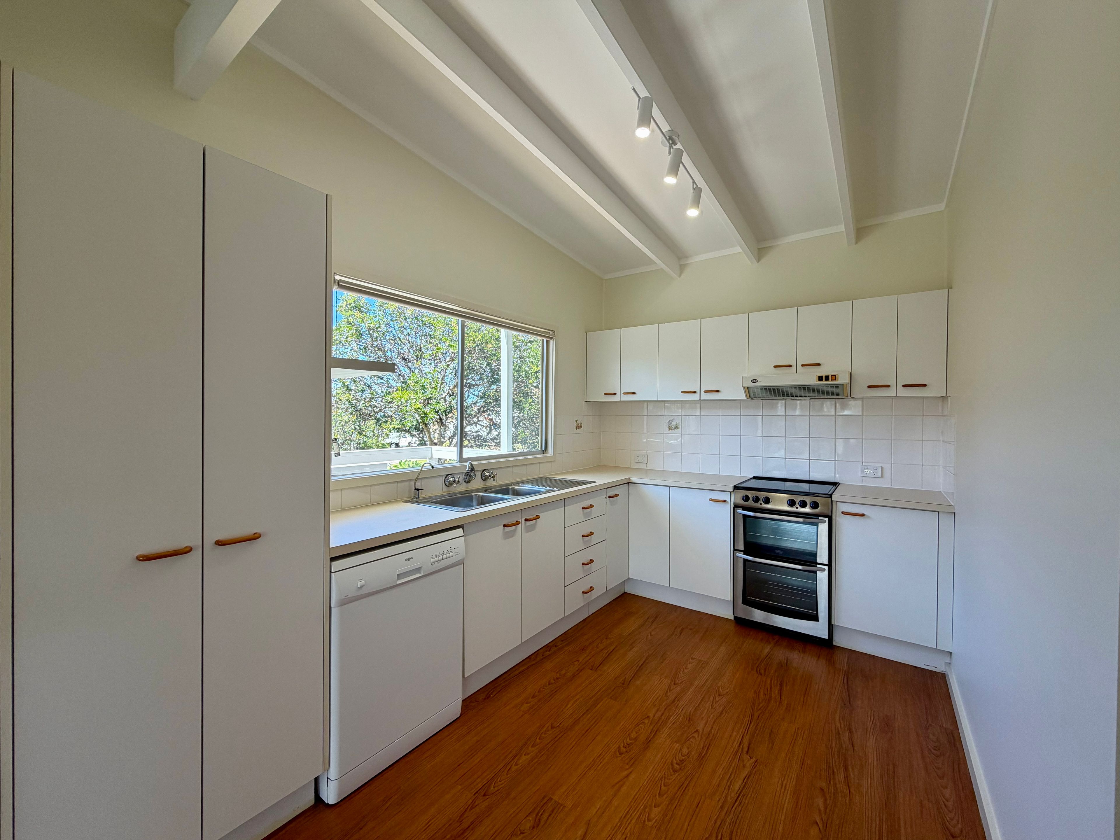 81 Tallawang Avenue — photo 9 of 16