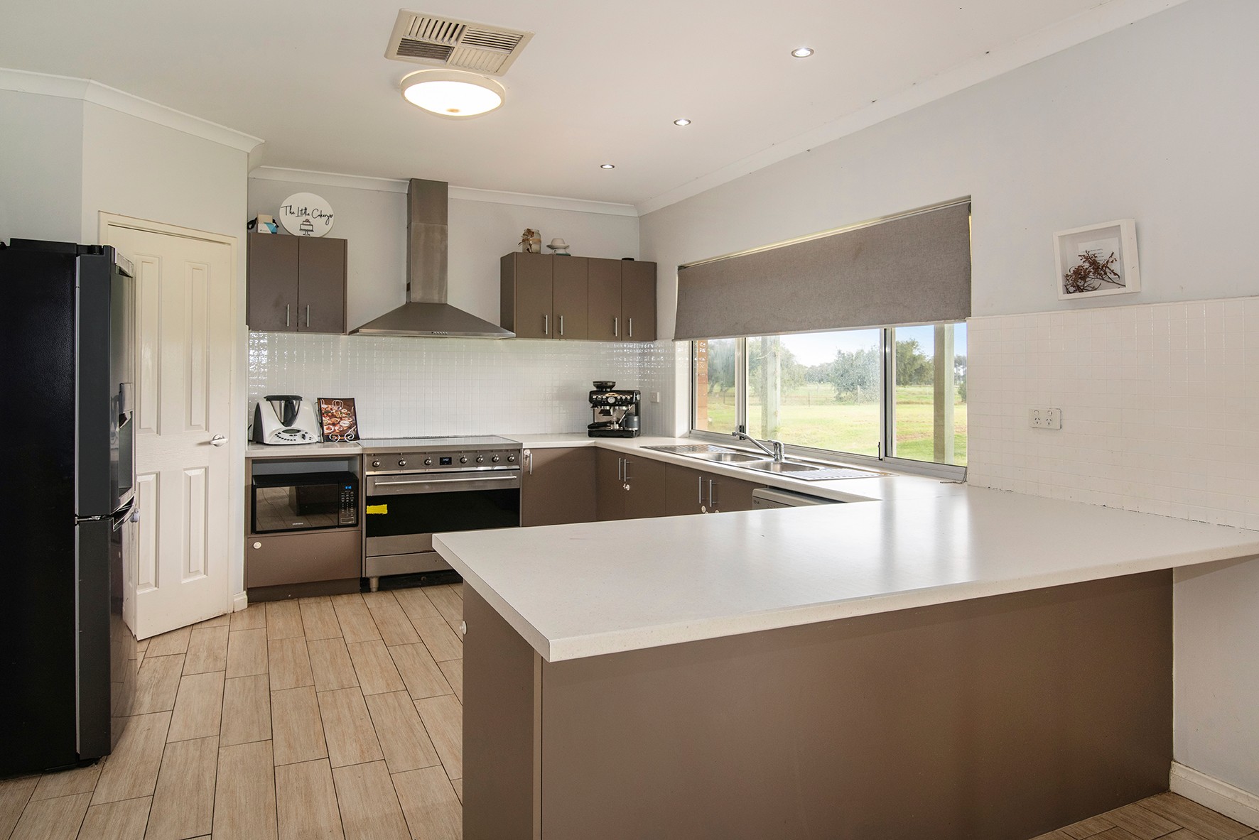 8 Serenity Grove, Ambergate, WA 6280
